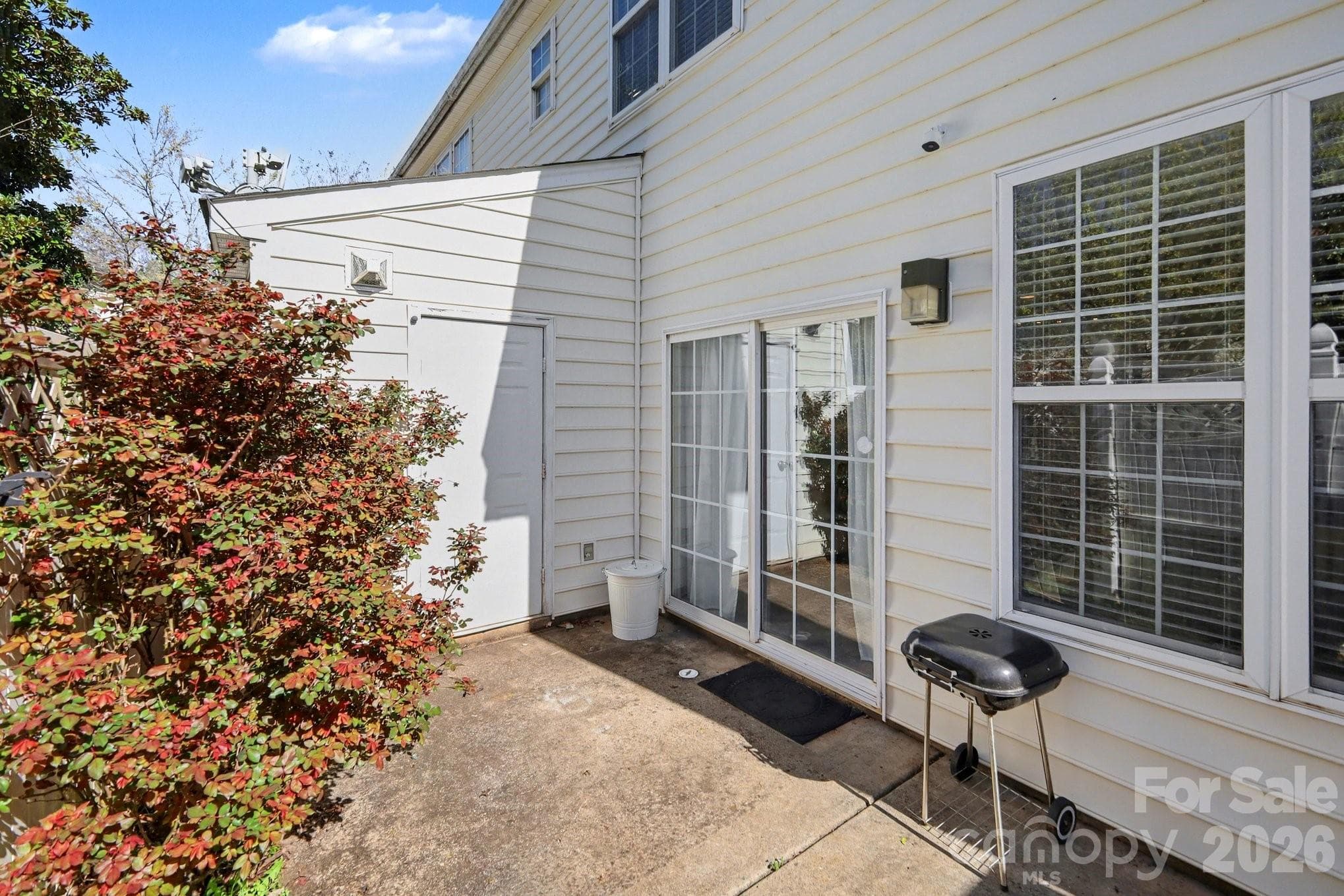 Fenced in back yard space - 8411 Chaceview Court, Charlotte
