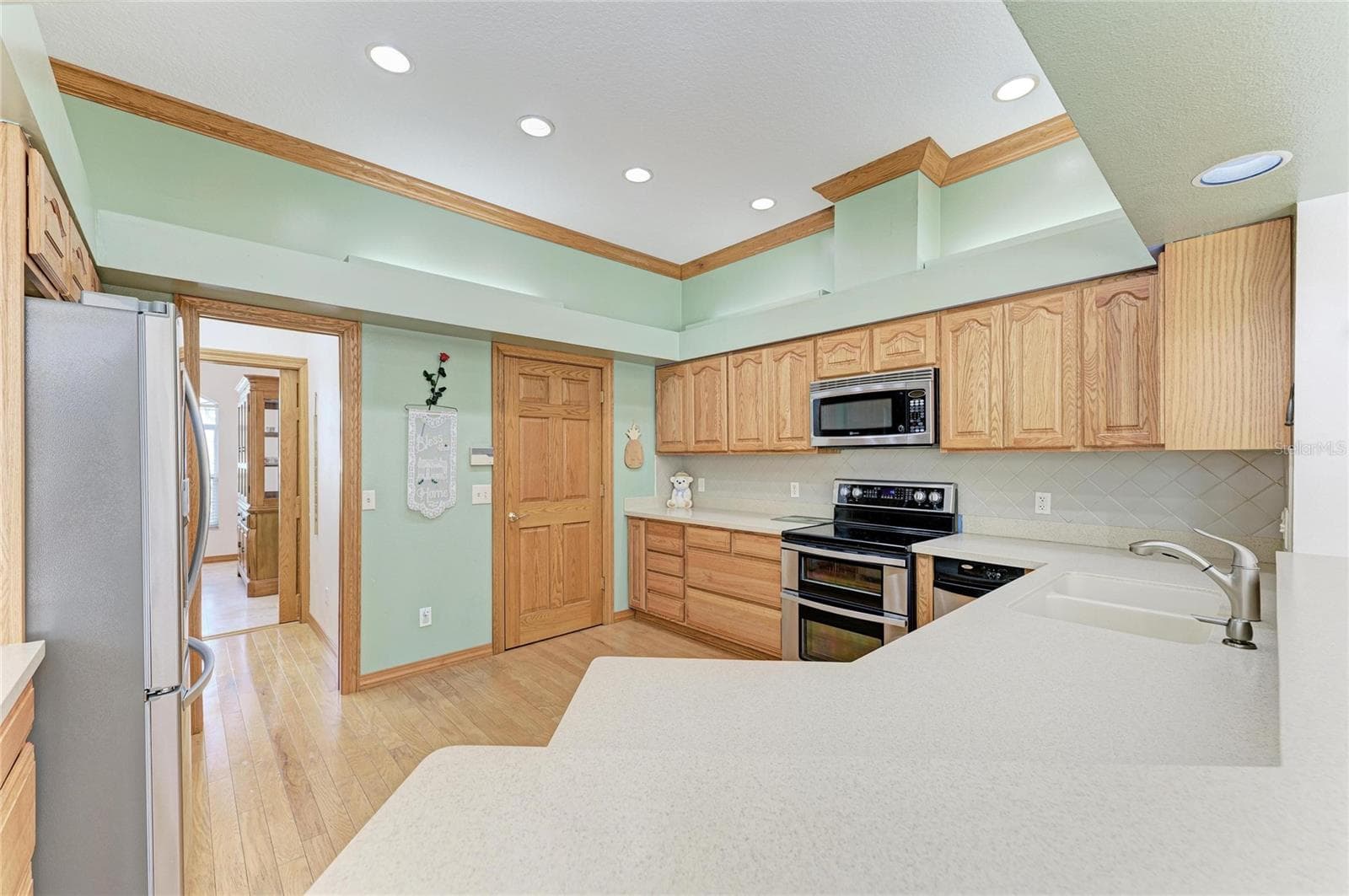 Solid oak cabinets - 7604 52ND TER E, BRADENTON