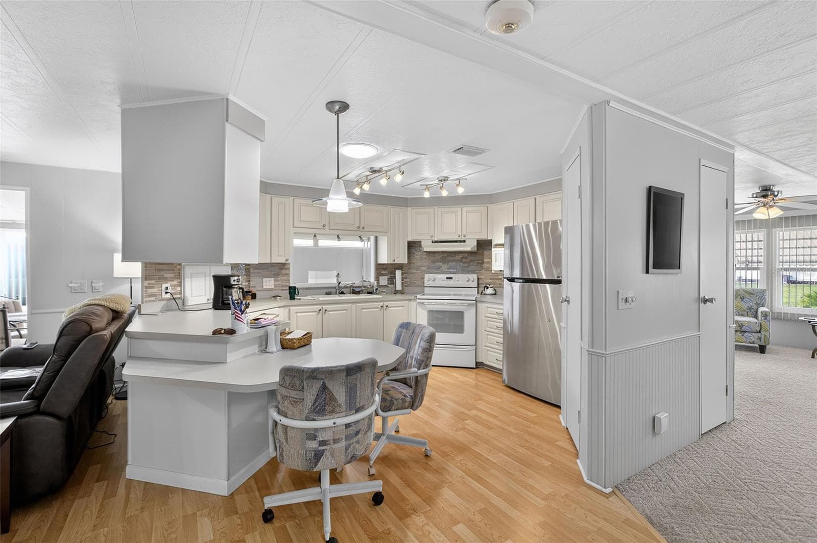Manufactured Home at 652 LA SALA, NORTH PORT, photo 6 of 77