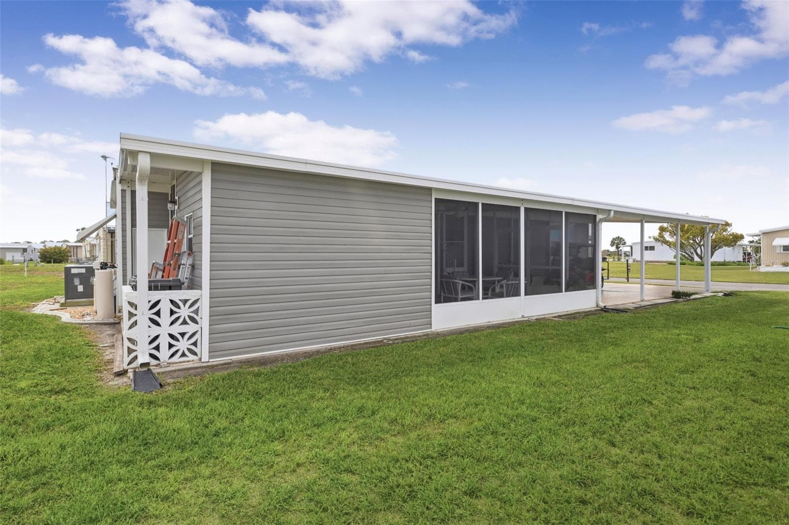 Manufactured Home at 652 LA SALA, NORTH PORT, photo 32 of 77