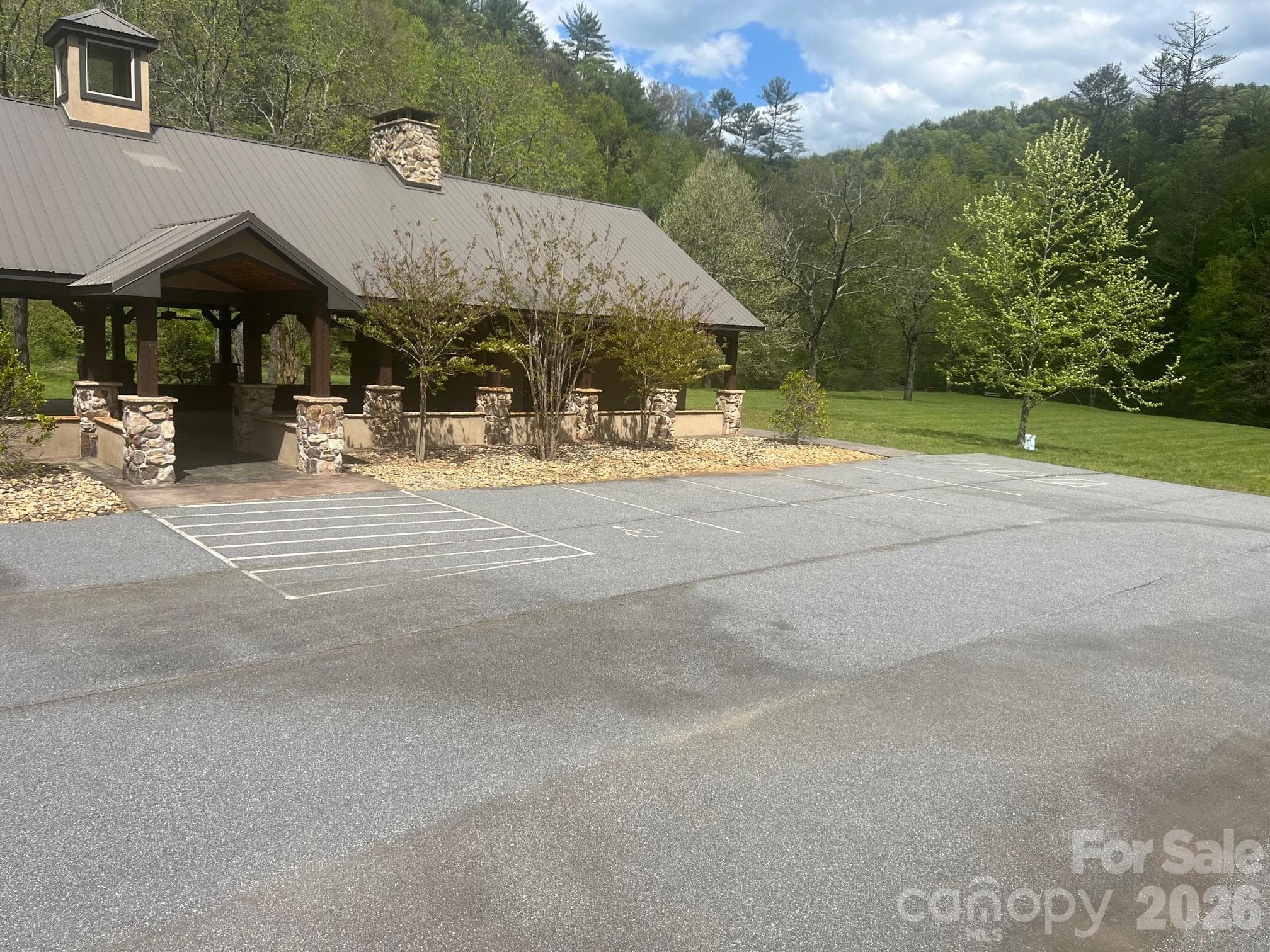 clubhouse - Lenoir