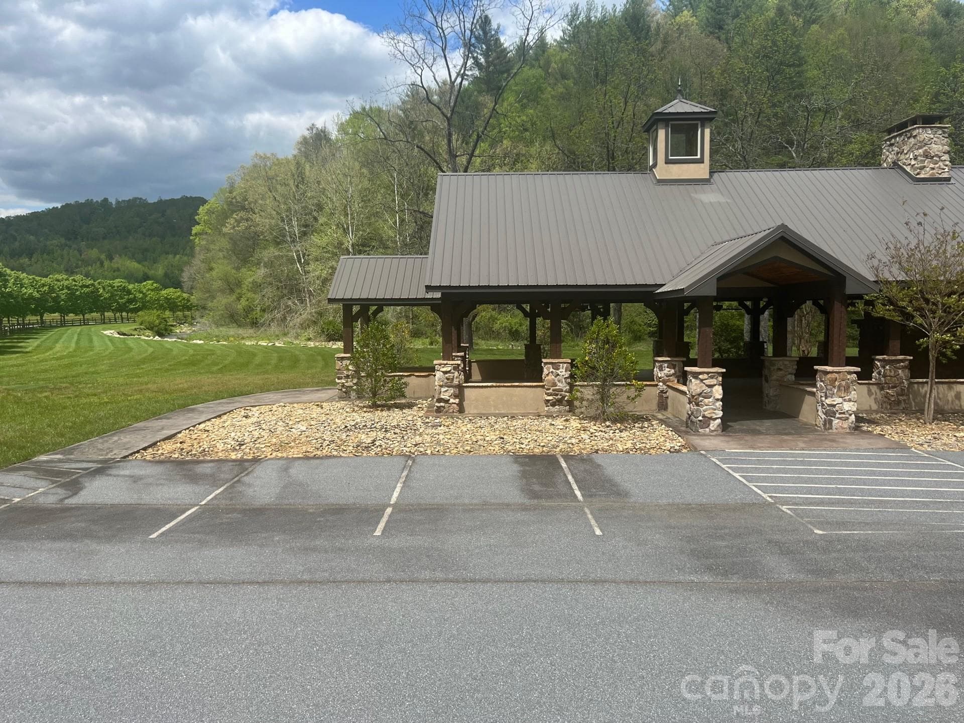 clubhouse - Lenoir