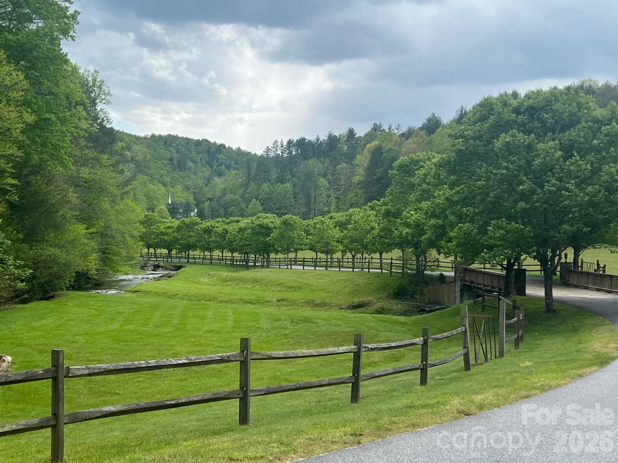 Lot at Lenoir, photo 6 of 9