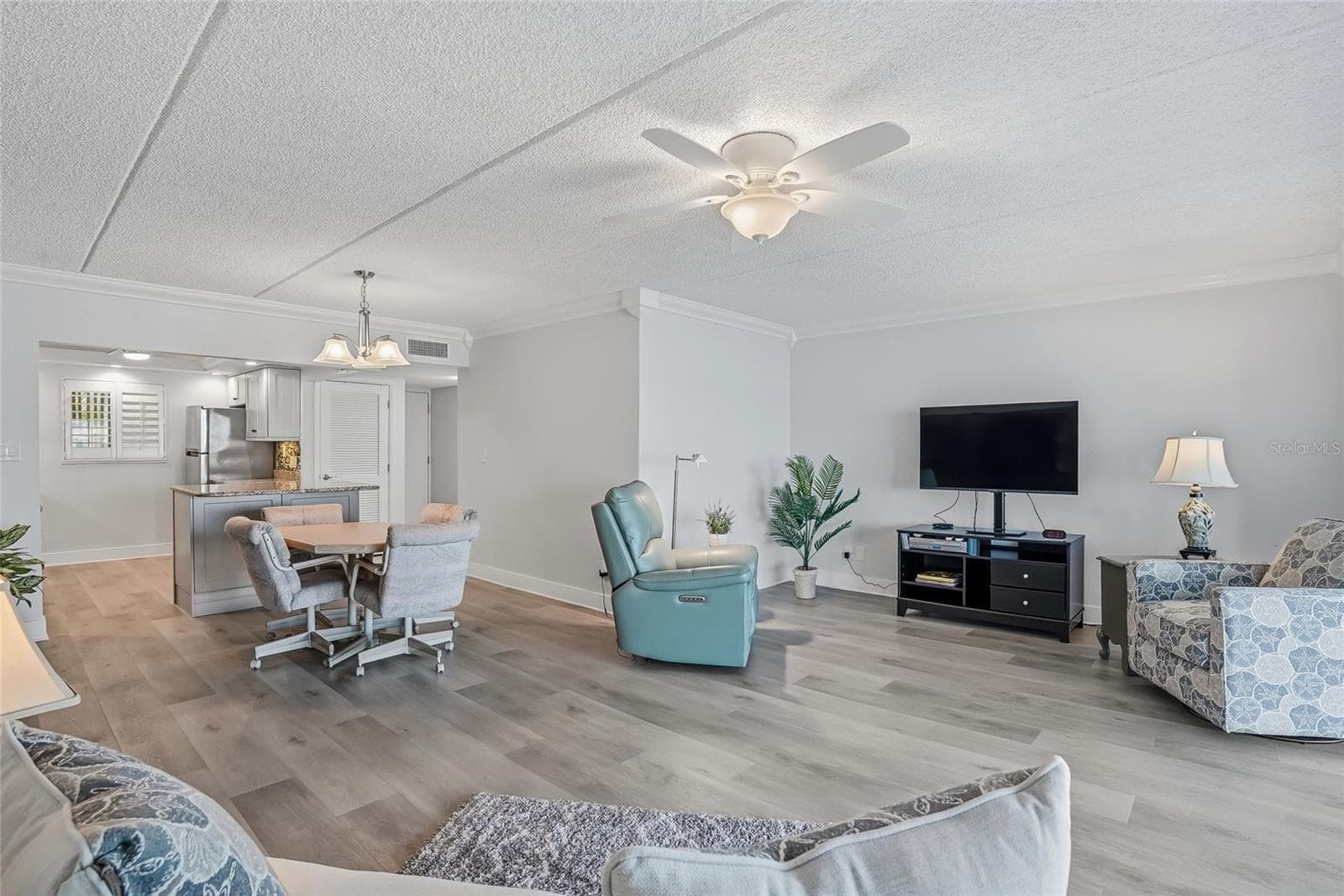 Living room - 868 BAYWAY BLVD #101, CLEARWATER BEACH