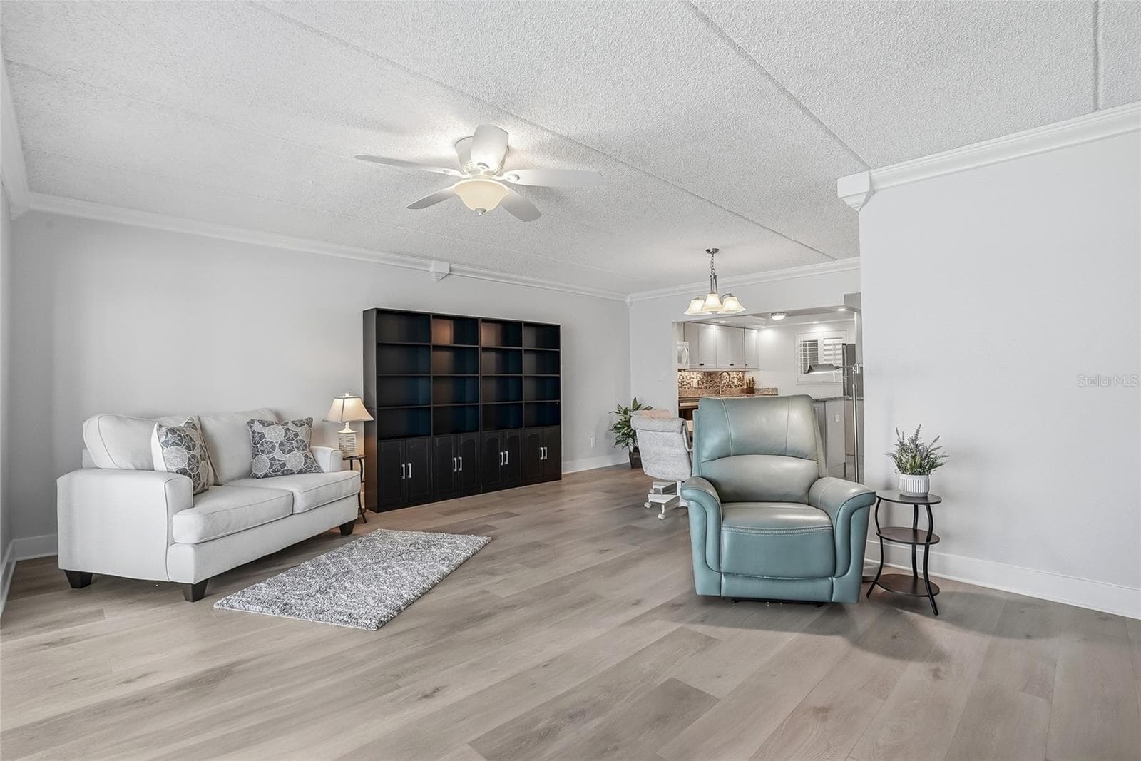 Living room - 868 BAYWAY BLVD #101, CLEARWATER BEACH
