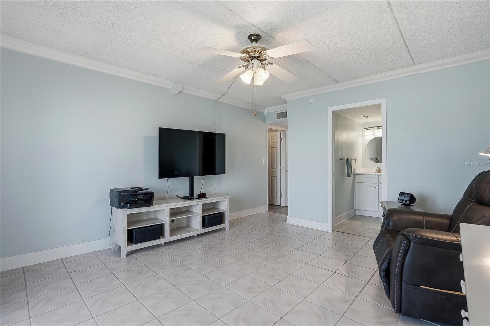 Primary bedroom - 868 BAYWAY BLVD #101, CLEARWATER BEACH
