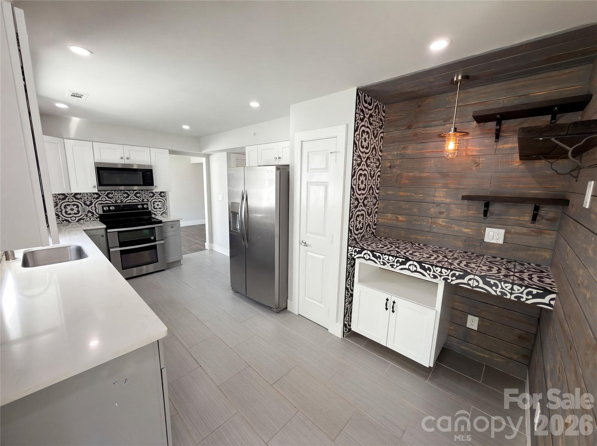 Single Family Residence at 12015 Landen Drive, Charlotte, photo 9 of 18