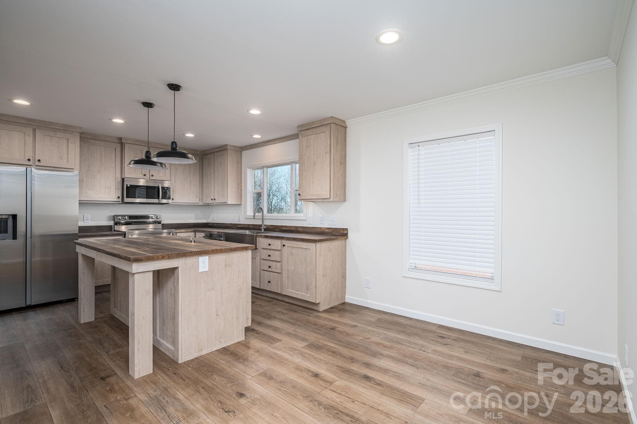 Kitchen - 808 W Eagleview Lane, Lawndale