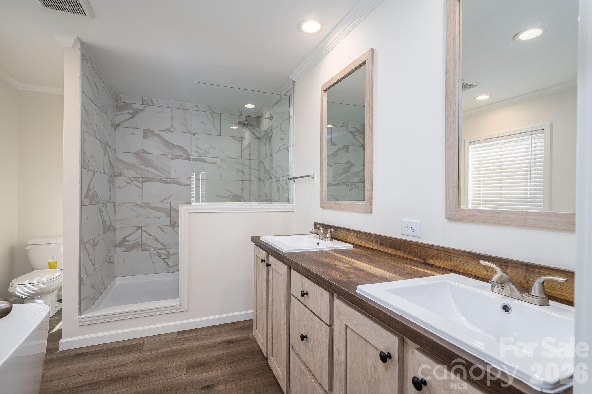 Primary Bathroom - 808 W Eagleview Lane, Lawndale
