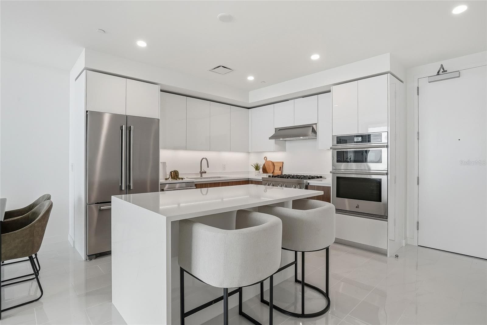 Condominium at 400 CENTRAL AVE #2008, ST PETERSBURG, photo 6 of 71