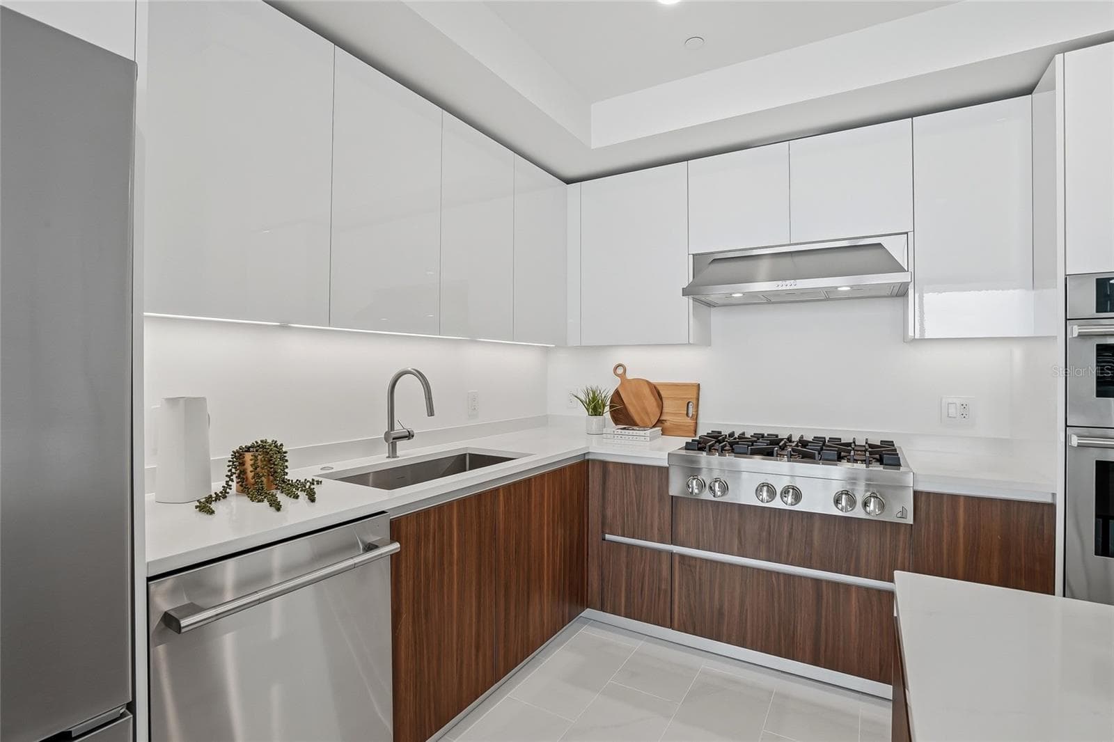 Condominium at 400 CENTRAL AVE #2008, ST PETERSBURG, photo 8 of 71