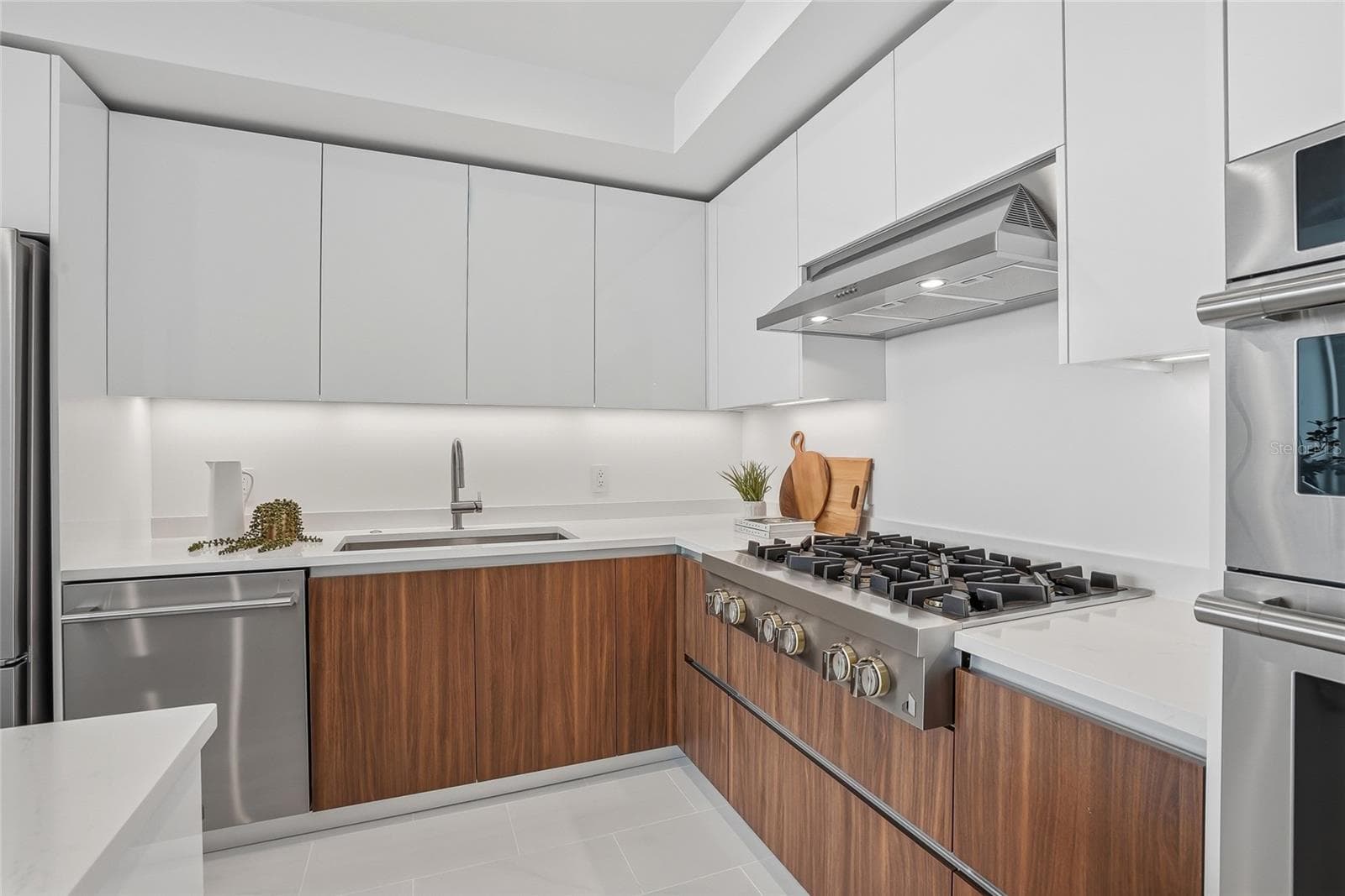 Condominium at 400 CENTRAL AVE #2008, ST PETERSBURG, photo 10 of 71