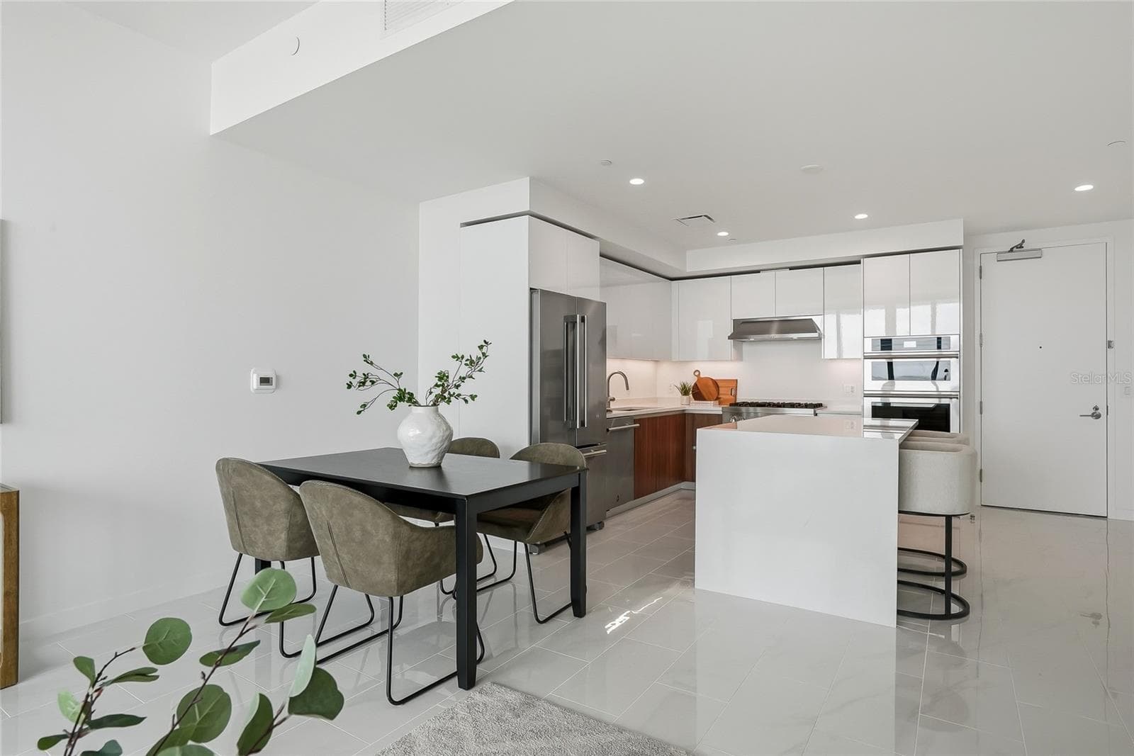 Condominium at 400 CENTRAL AVE #2008, ST PETERSBURG, photo 12 of 71