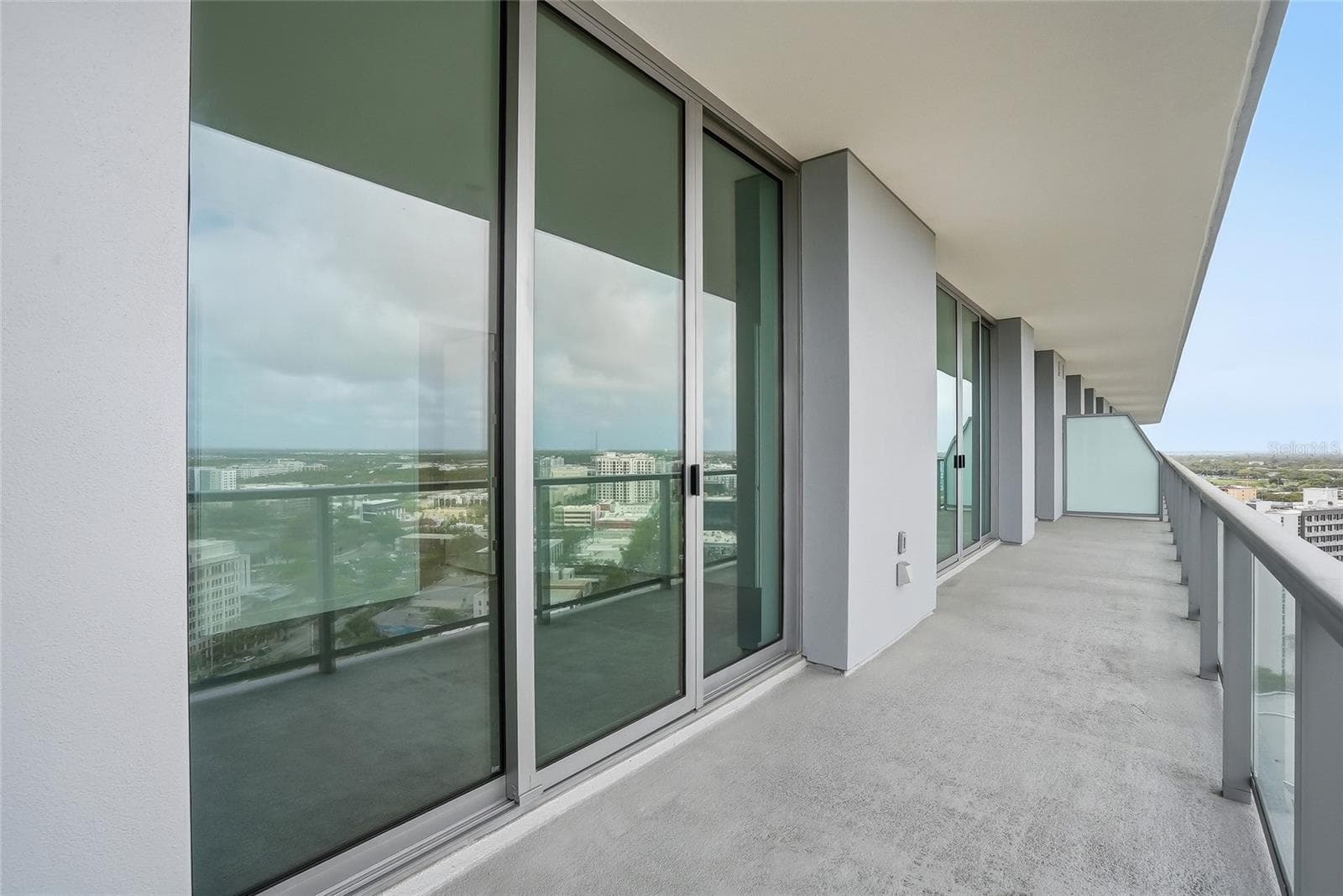 Condominium at 400 CENTRAL AVE #2008, ST PETERSBURG, photo 19 of 71