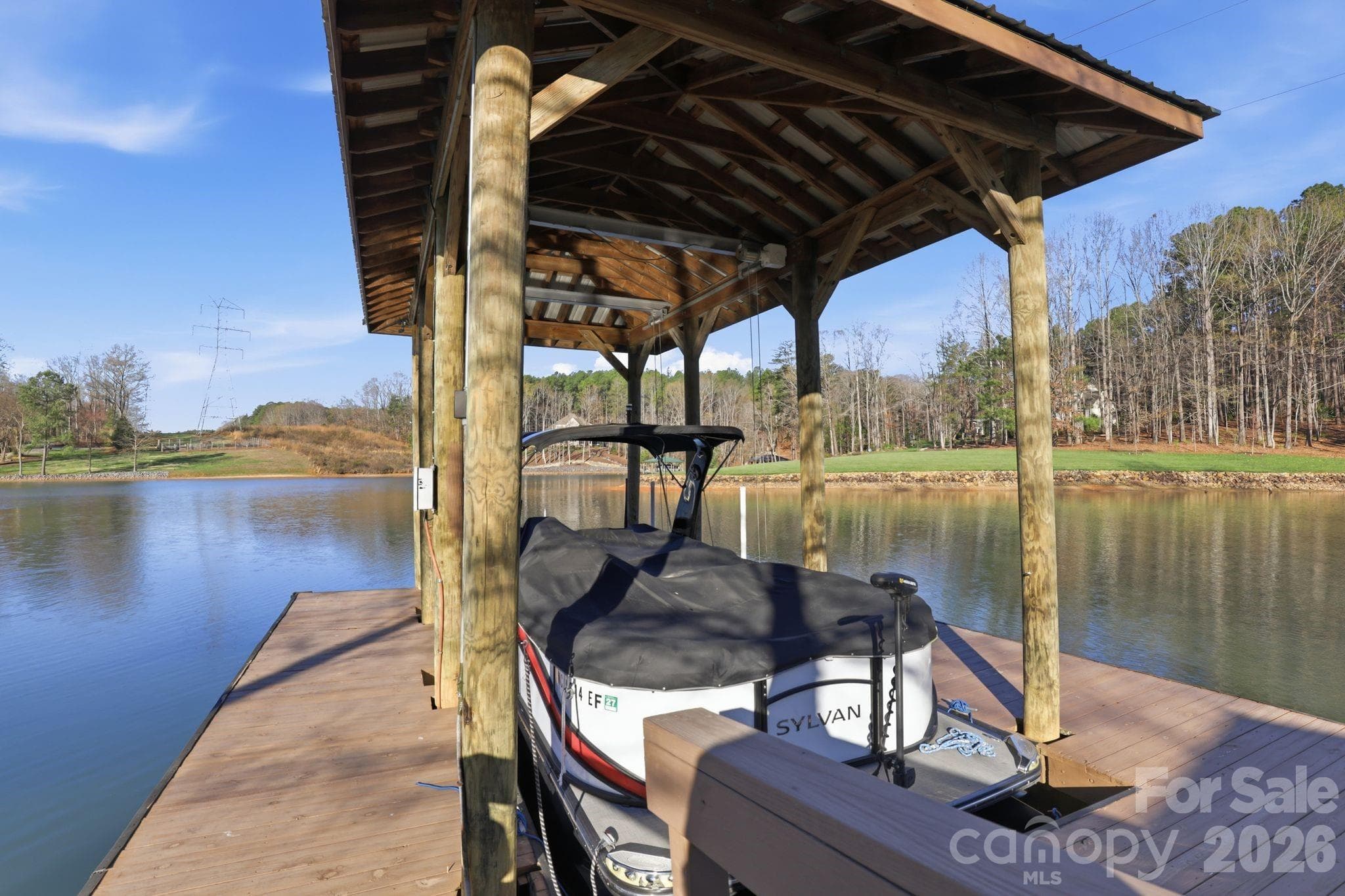 Covered dock with boat lift (included) - Troutman