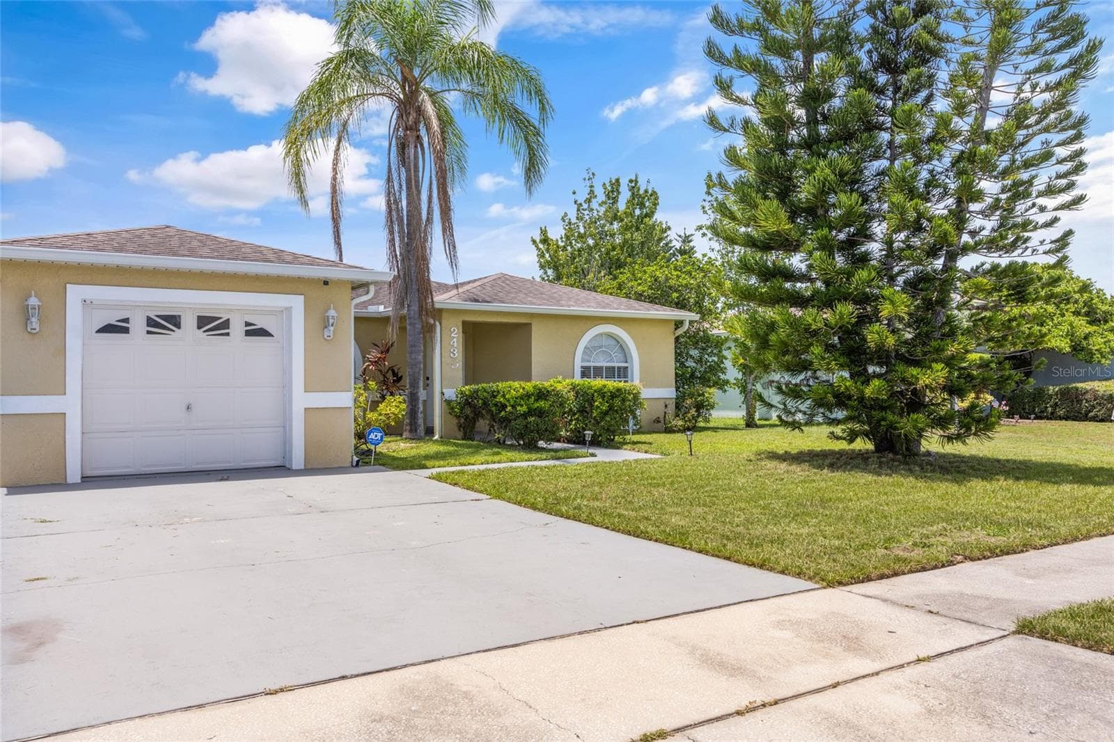 Single Family Residence at 2430 QUAIL RUN BLVD, KISSIMMEE, photo 2 of 28
