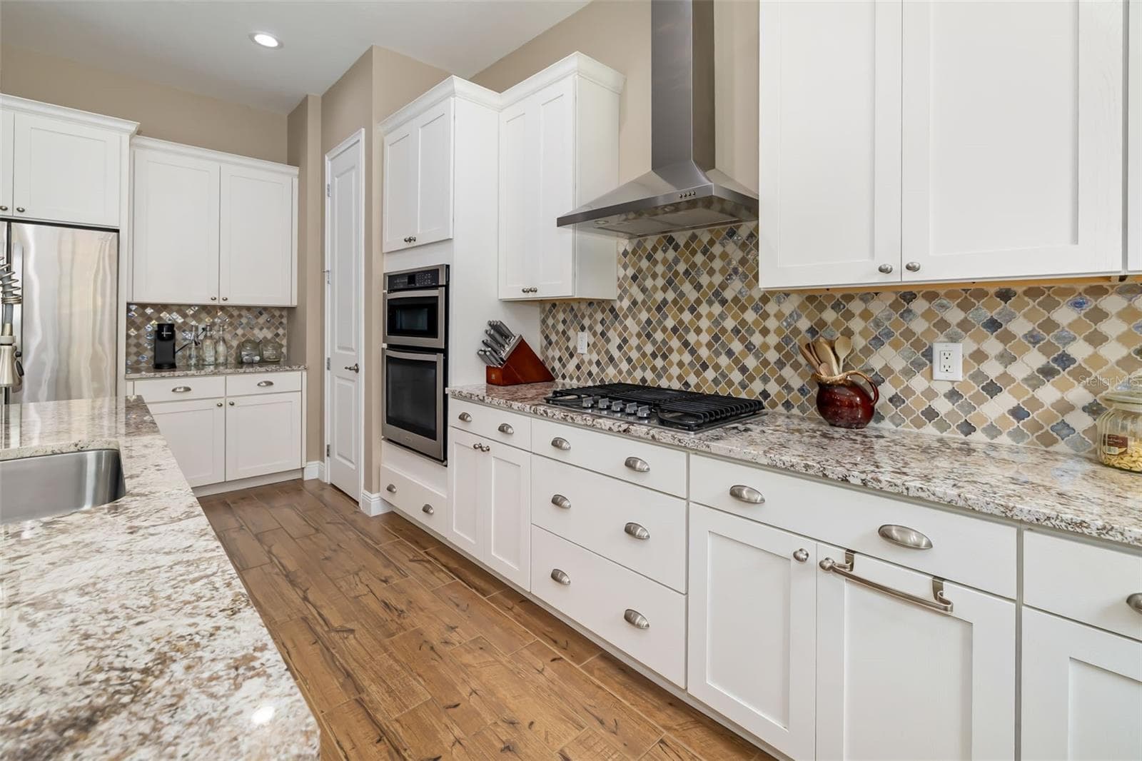 Kitchen - 10107 CARNOUSTIE PL, BRADENTON