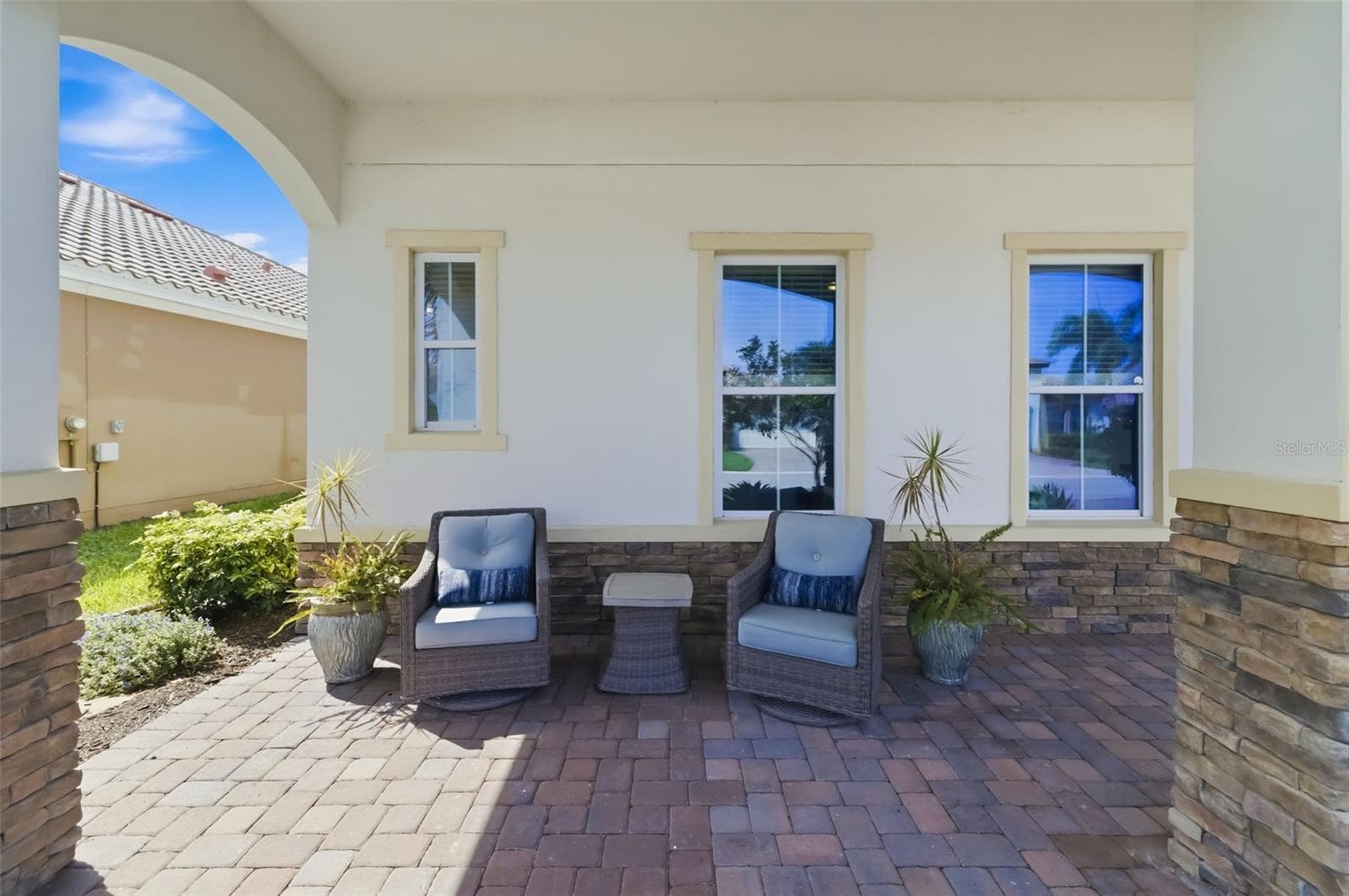 Front Porch - 10107 CARNOUSTIE PL, BRADENTON