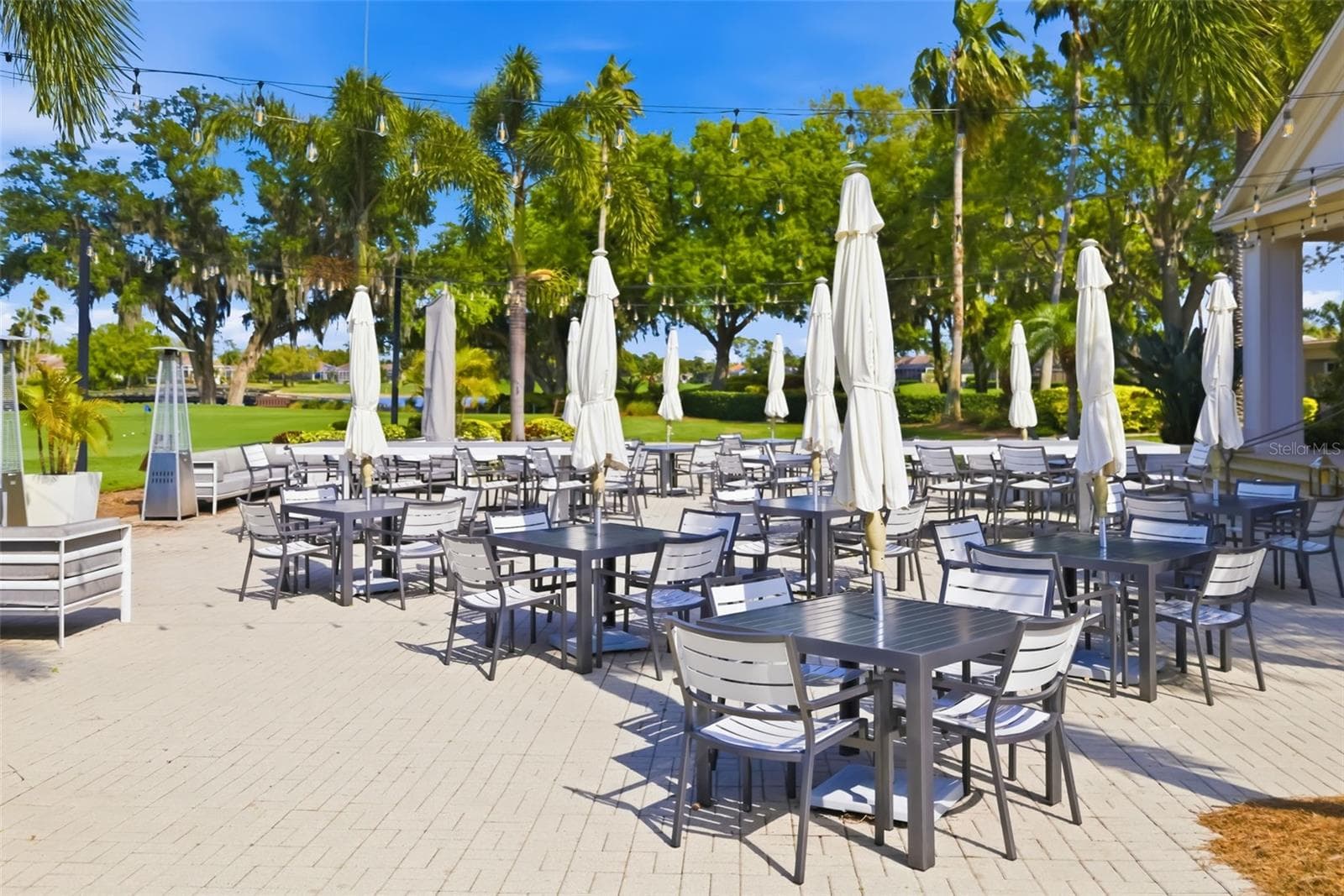 Outdoor Bistro Dining - 10107 CARNOUSTIE PL, BRADENTON