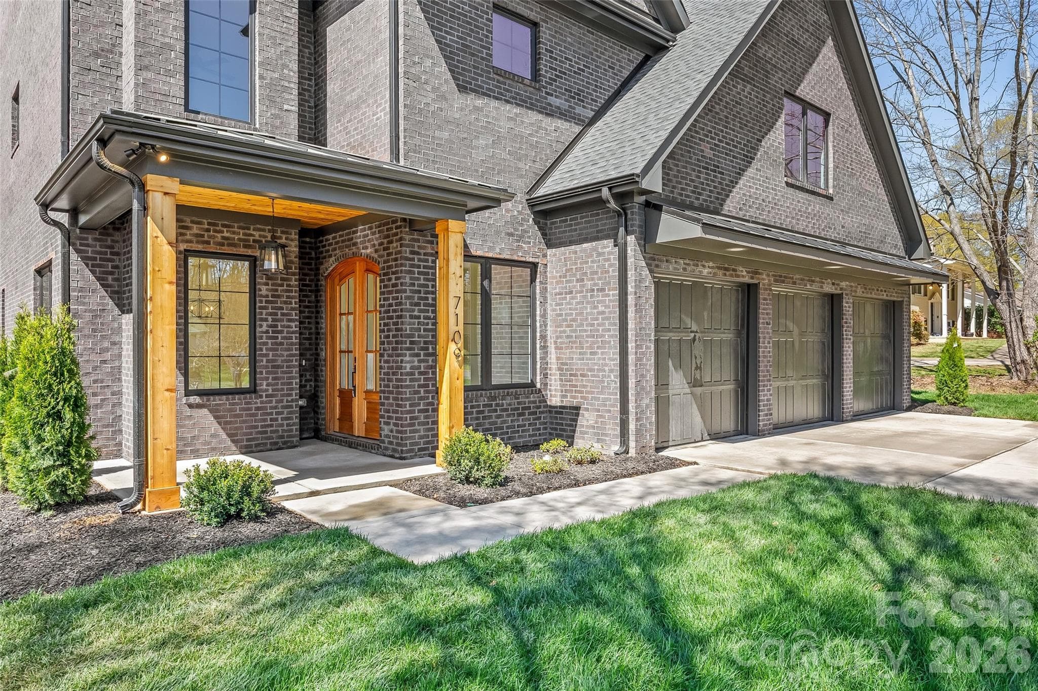 Single Family Residence at 7109 Essington Drive, Charlotte, photo 2 of 48