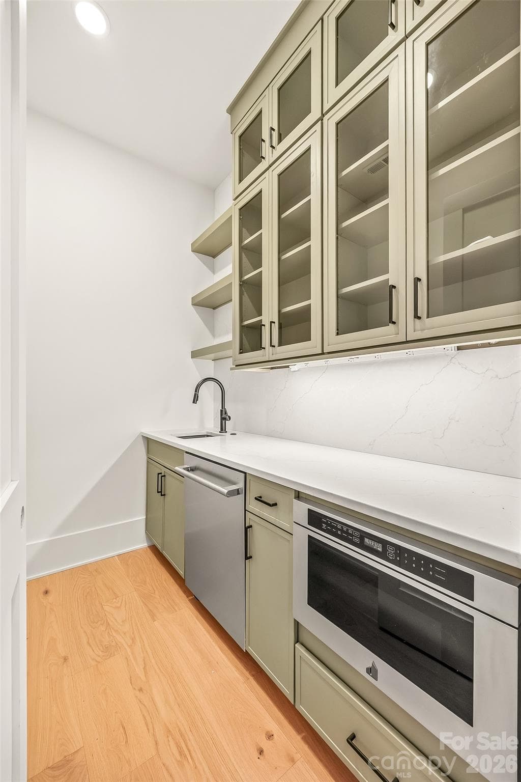 Butler Pantry - 7109 Essington Drive, Charlotte
