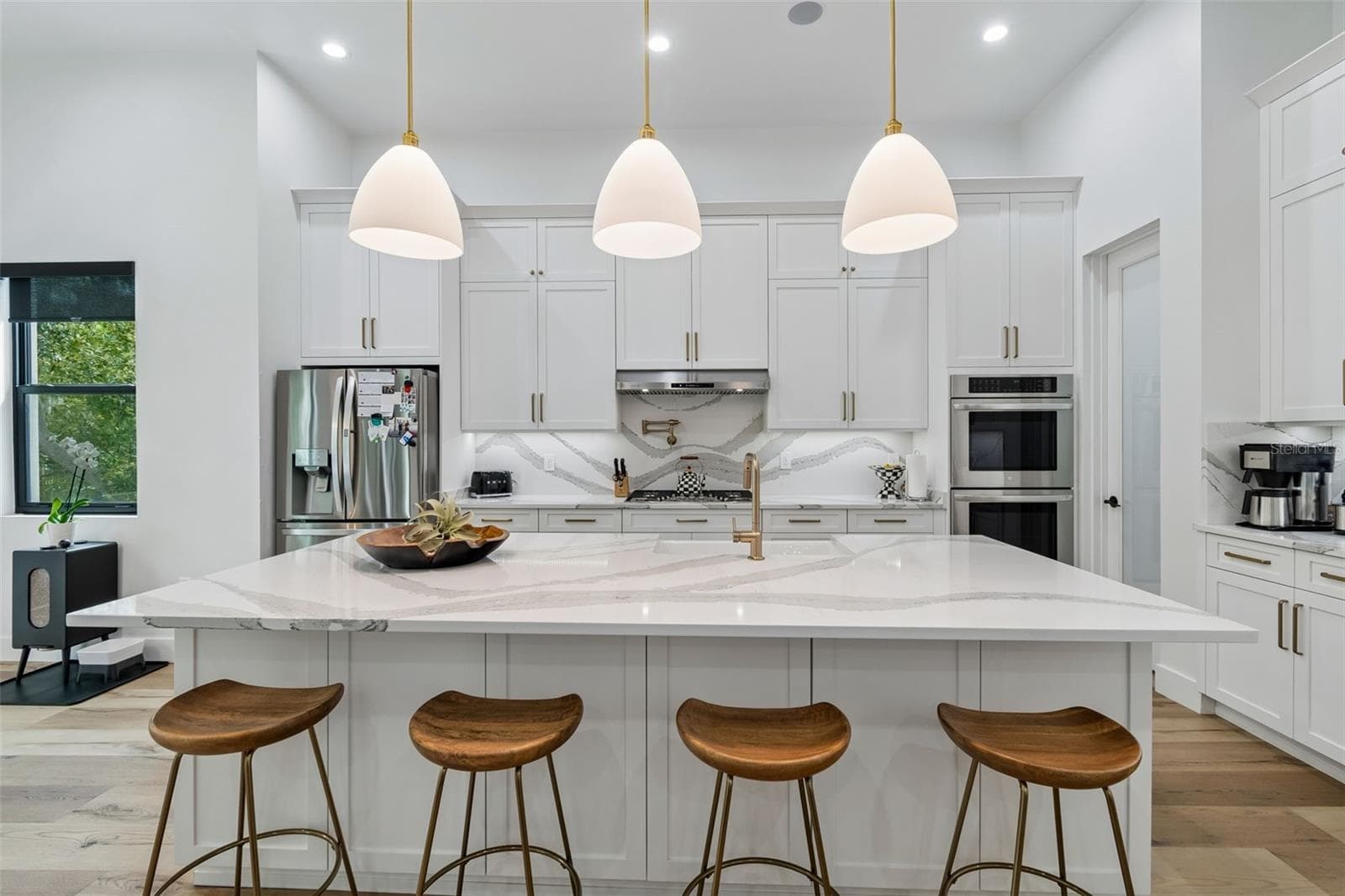 Fabulous Kitchen with stunning Cambria Quartz - 5410 BAYSHORE BLVD, TAMPA