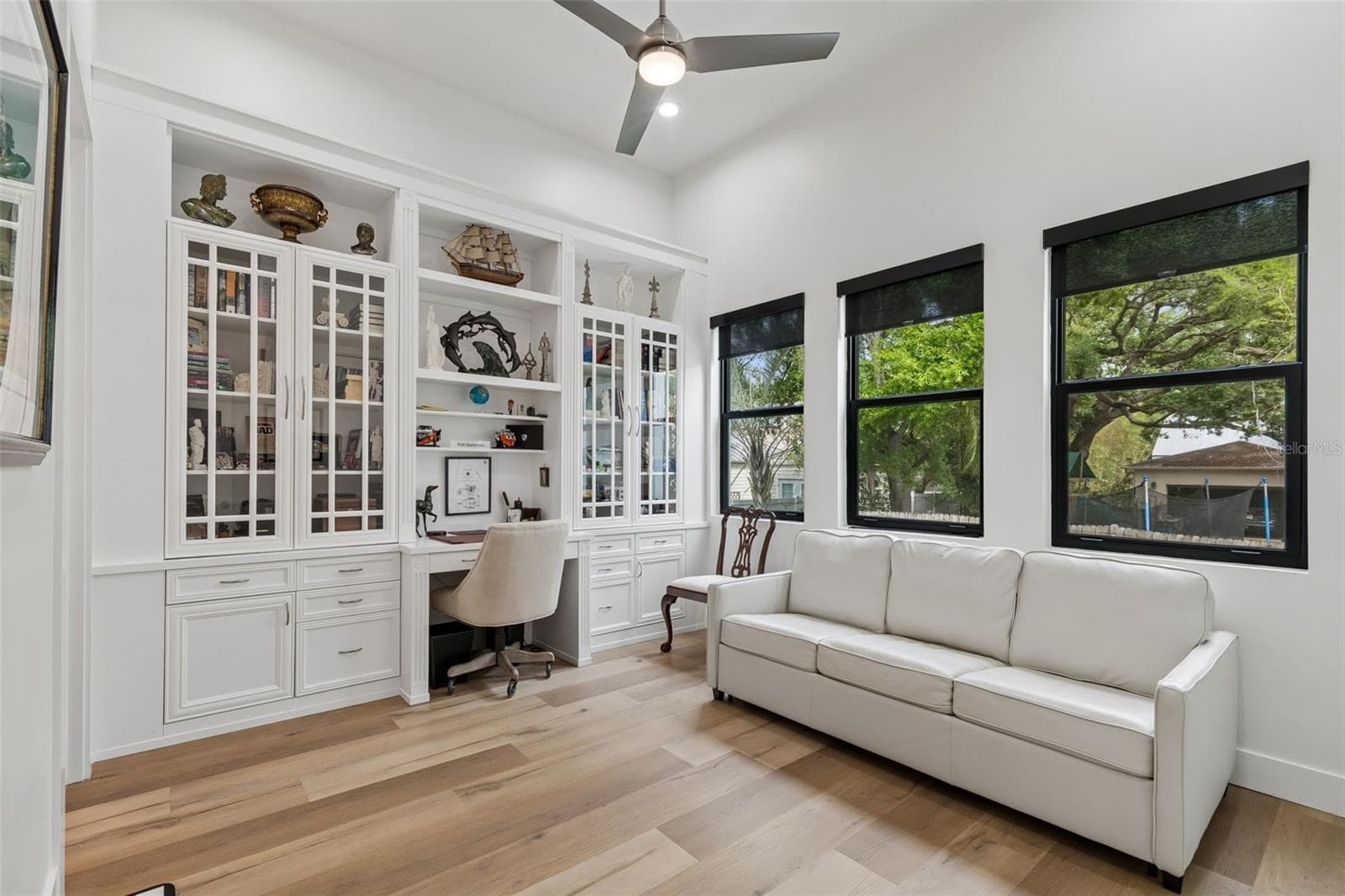 Downstairs 4th bedroom and full bath is currently used as an office with built-ins! - 5410 BAYSHORE BLVD, TAMPA
