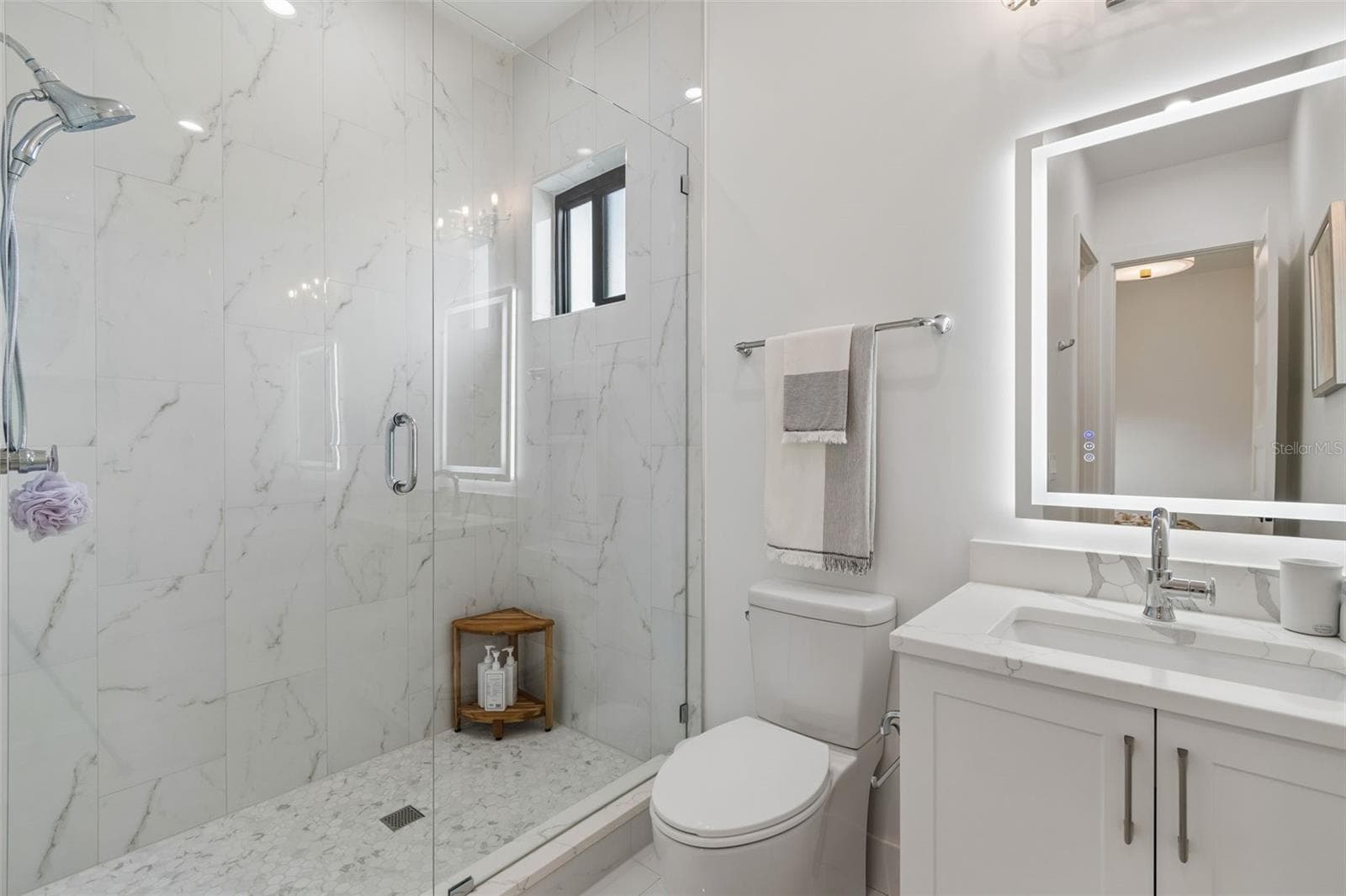 2nd guest en-suite bath - 5410 BAYSHORE BLVD, TAMPA