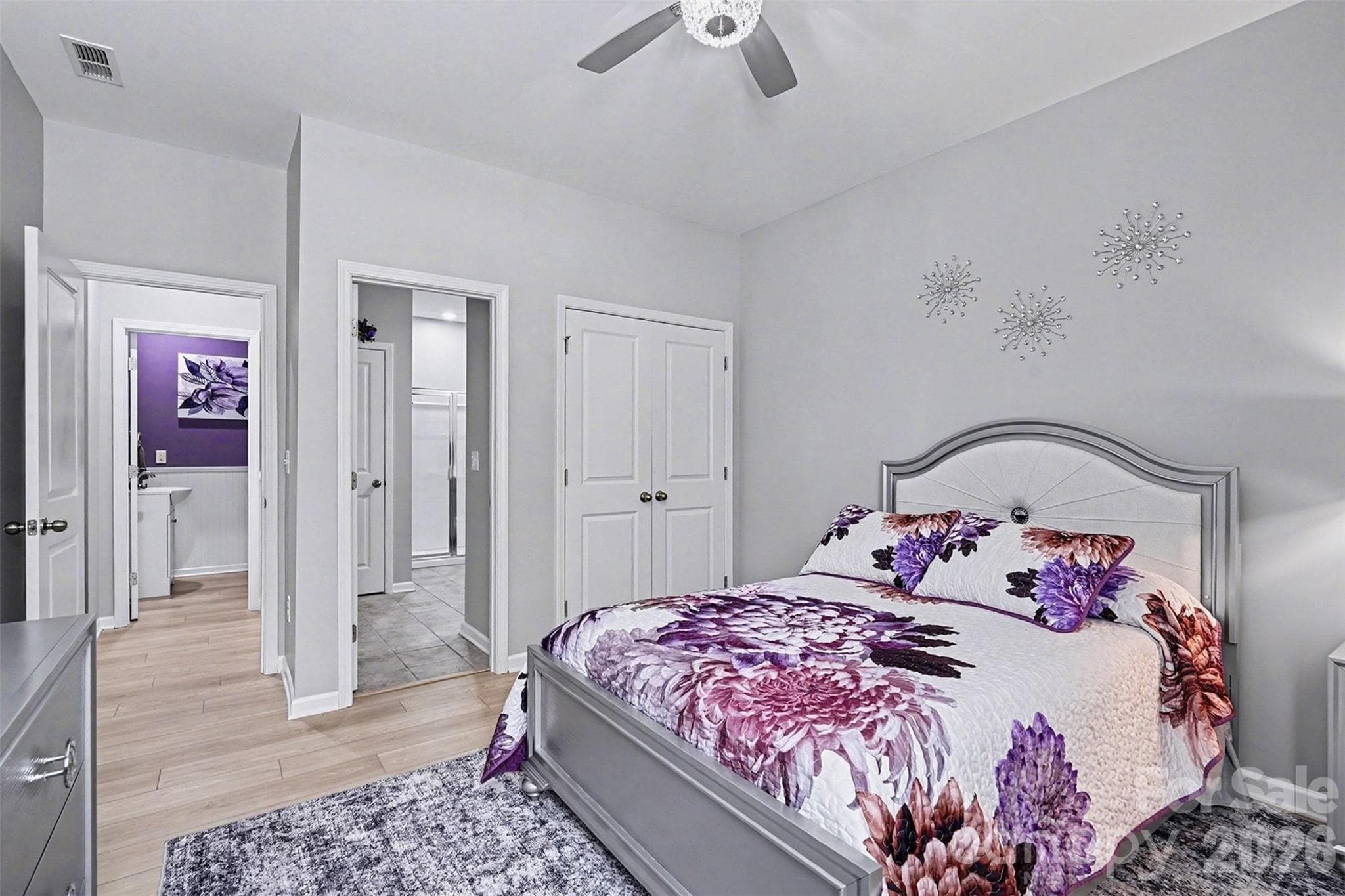 1st floor guest bedroom with private bathroom - 310 Hamptons Cove Road, Troutman