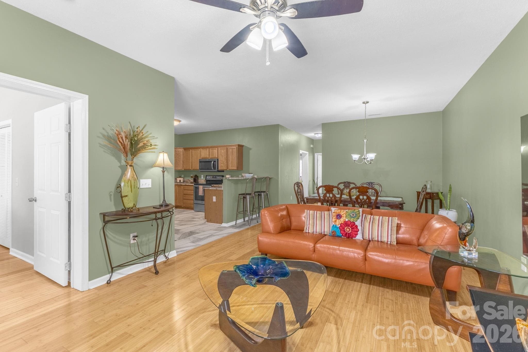 Open floor plan, one level living, bamboo floors - Asheville