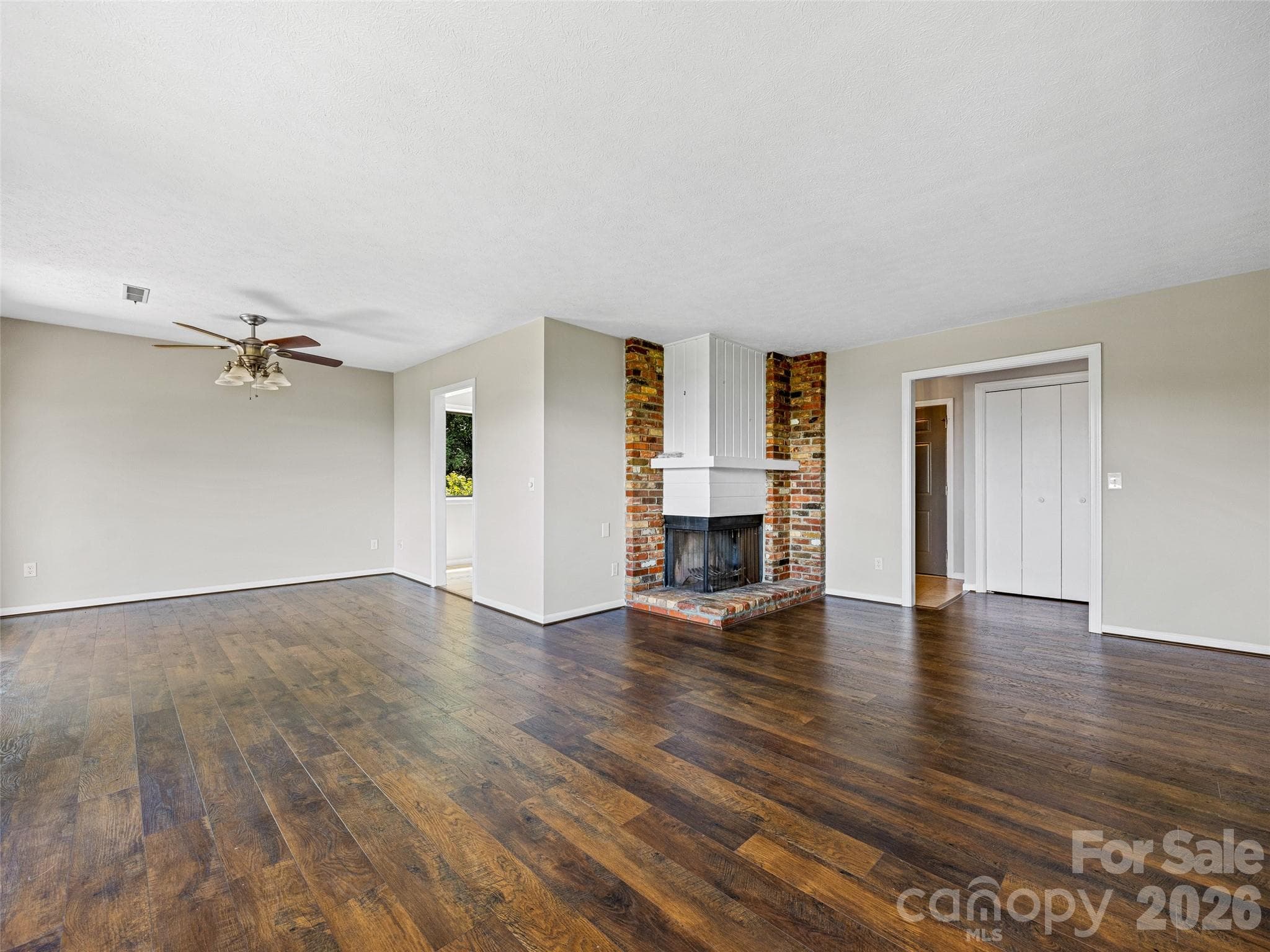Living room/dining area - Hendersonville