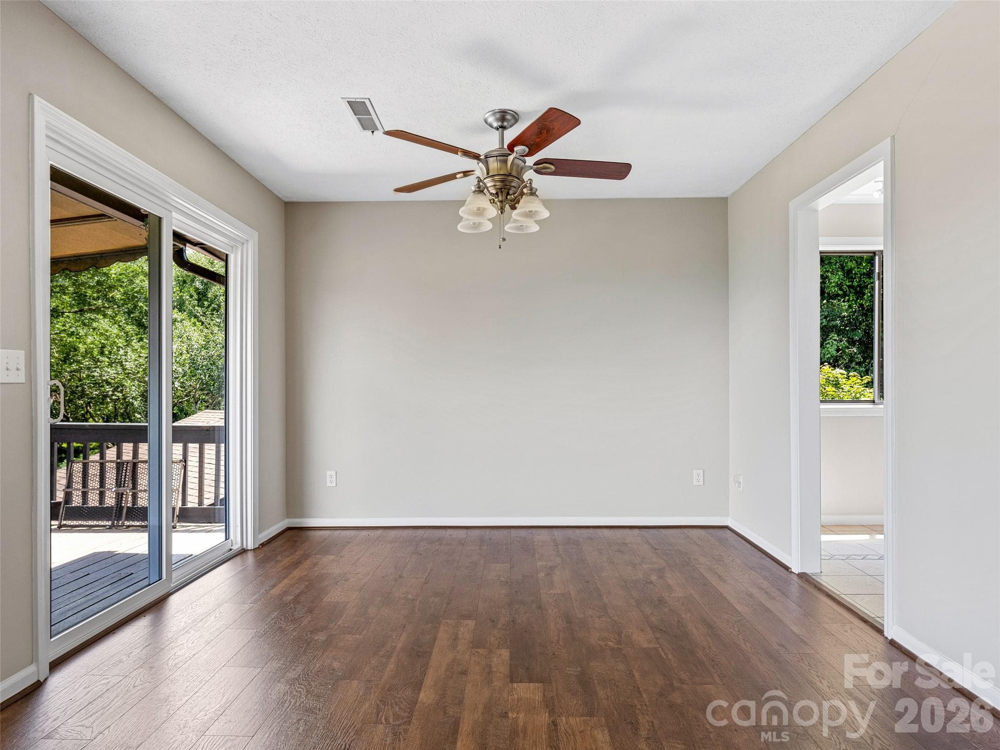 Dining area-kitchen to the right - Hendersonville