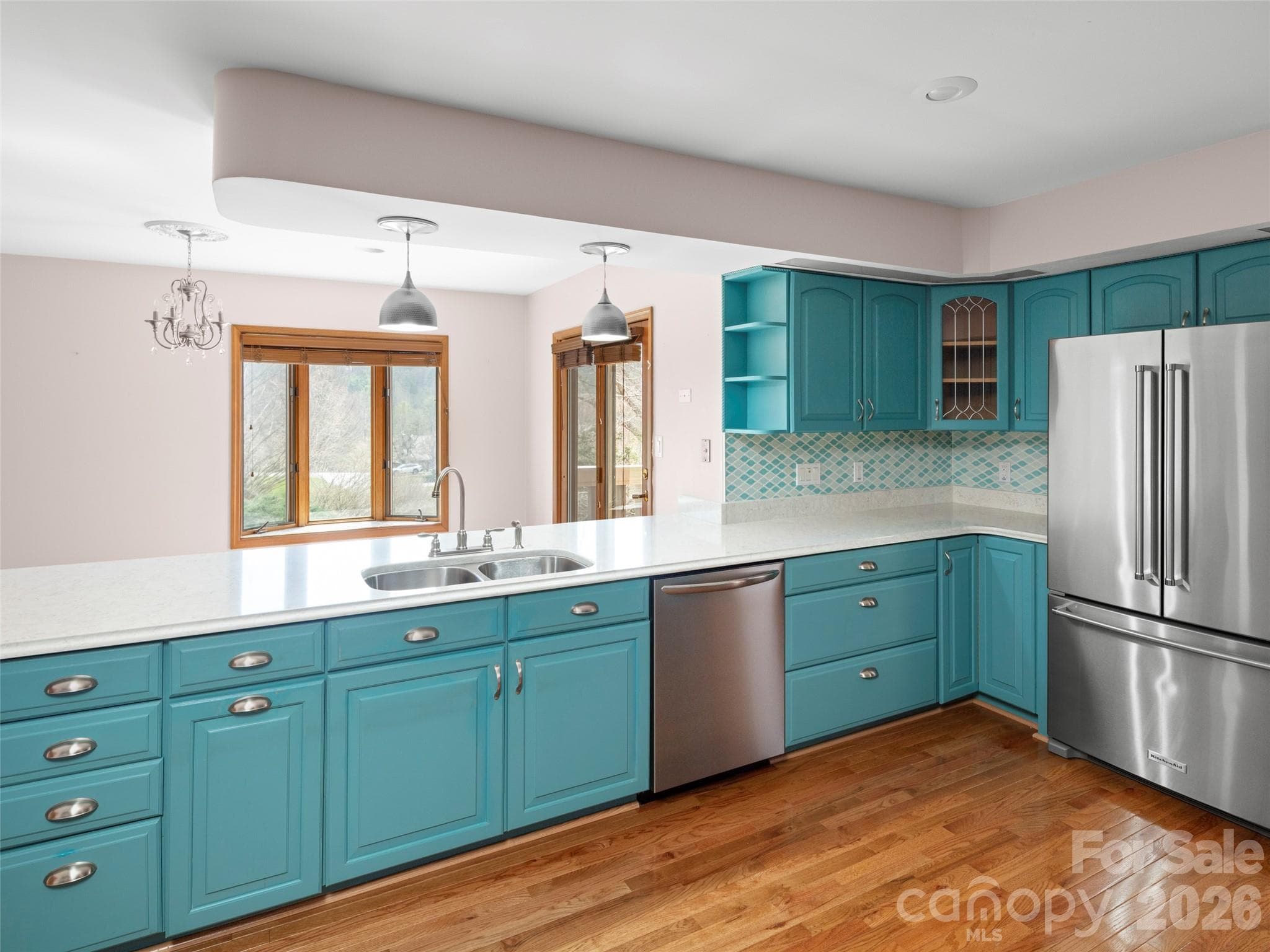 Bright and cheerful for preparing your meals - Asheville
