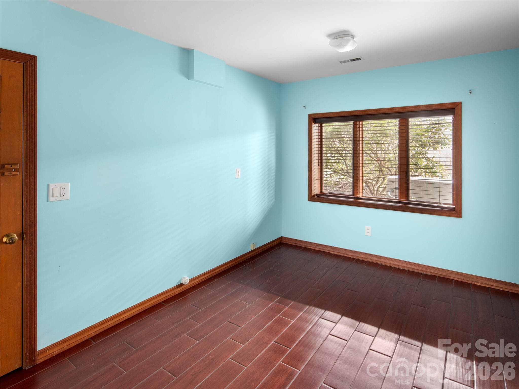 One of 2 lower lever bedrooms - Asheville