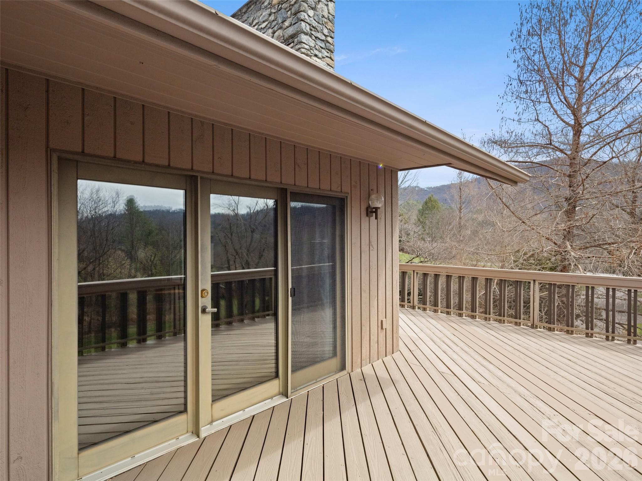 Easy access to home from the deck and vice versa - Asheville