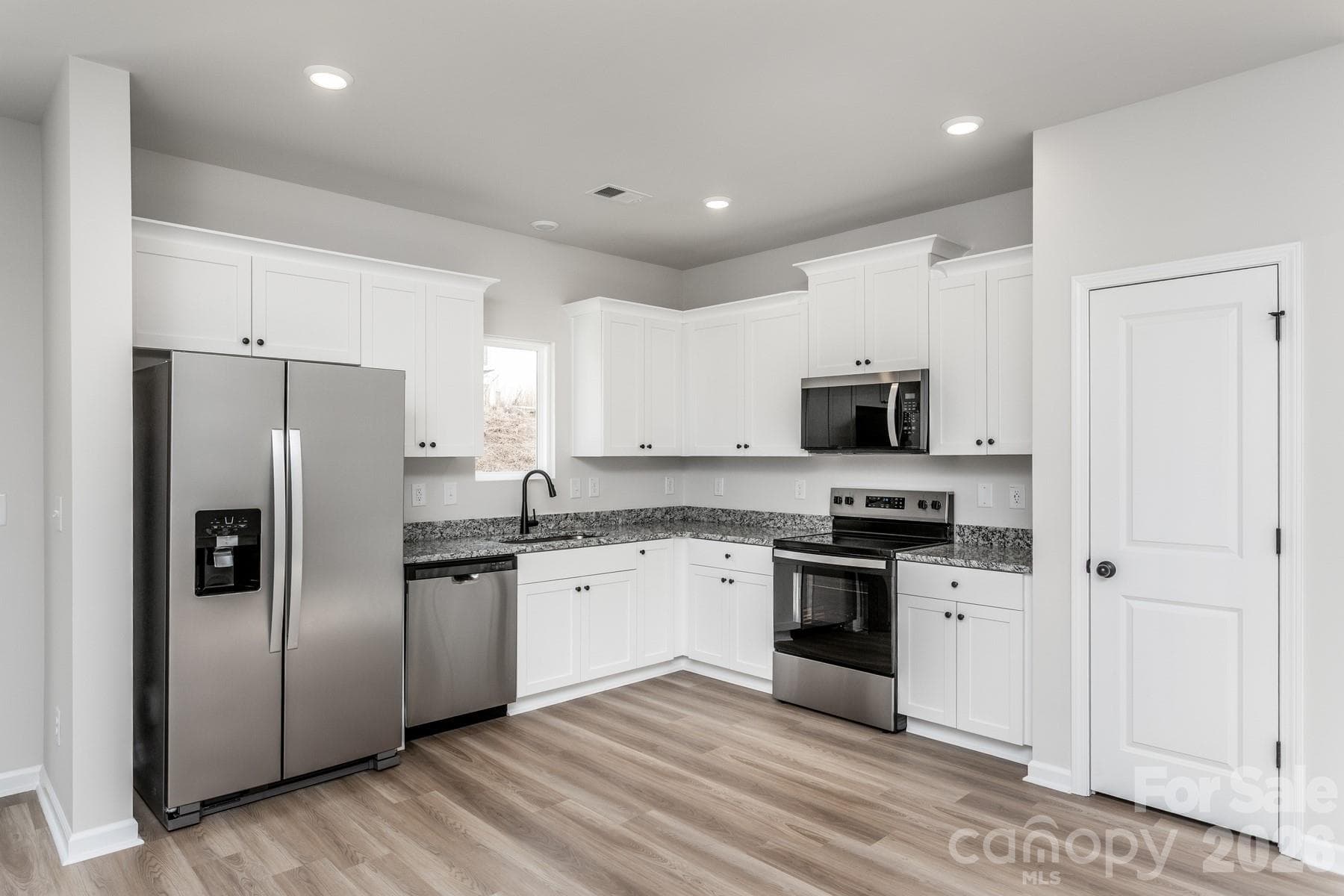 Single Family Residence at 3417 Robindale Drive, Winston Salem, photo 6 of 15