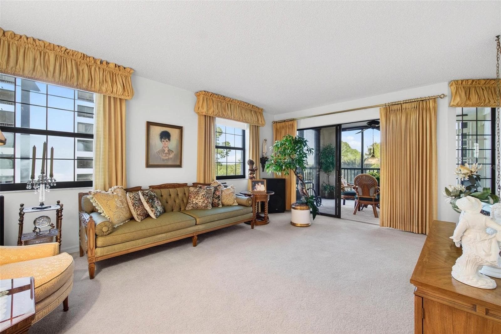 Condominium at 14820 RUE DE BAYONNE #302, CLEARWATER, photo 4 of 30