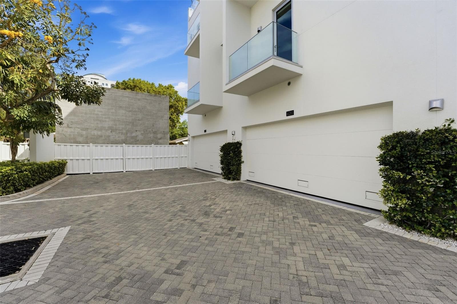 Entrance to 2 car garage - 620 RAWLS AVE, SARASOTA