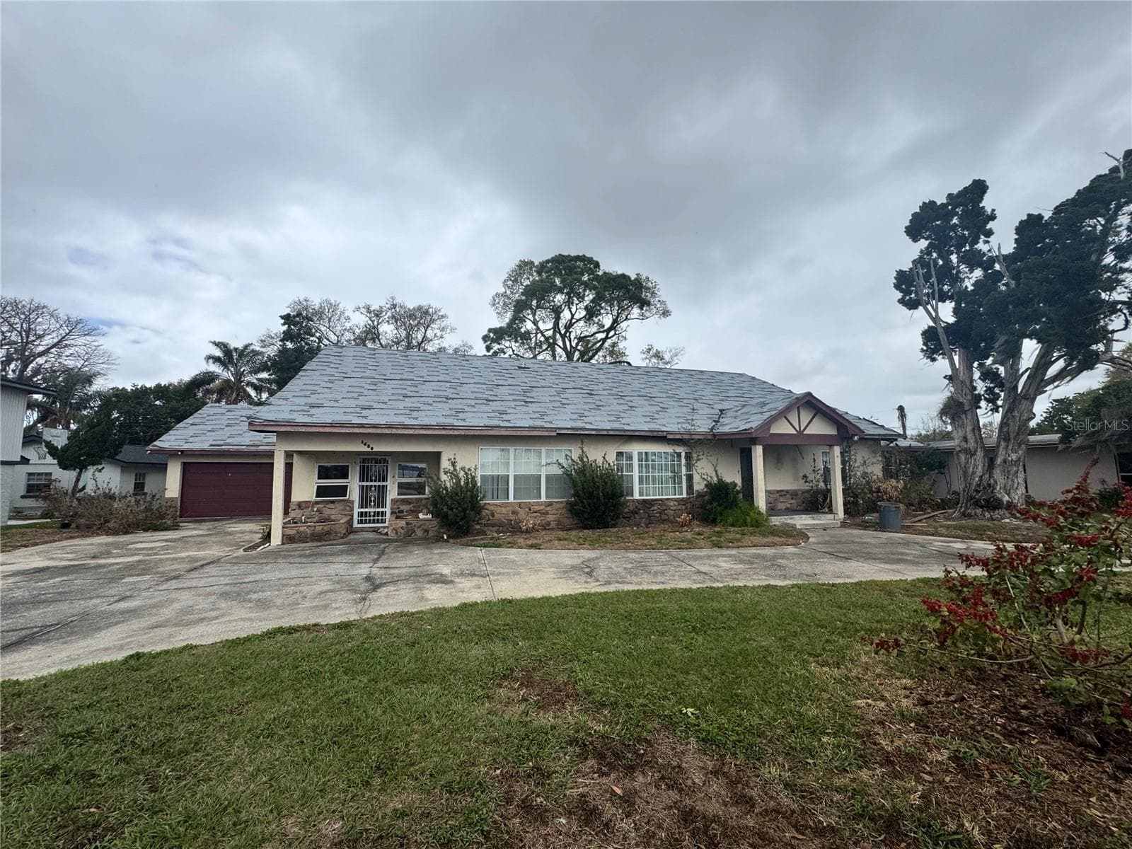 1450 W LAKE CANNON DR NW