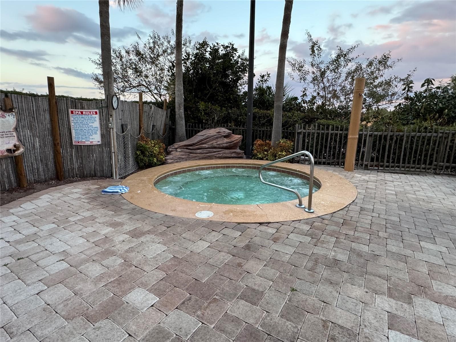 Hot Tub - 8125 RESORT VILLAGE DR #5304, ORLANDO