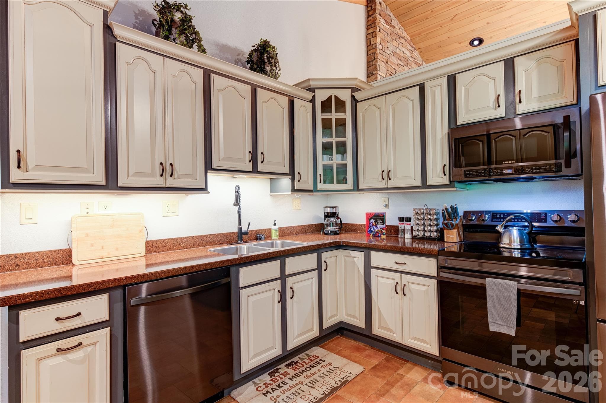 Single Family Residence at Burnsville, photo 10 of 53