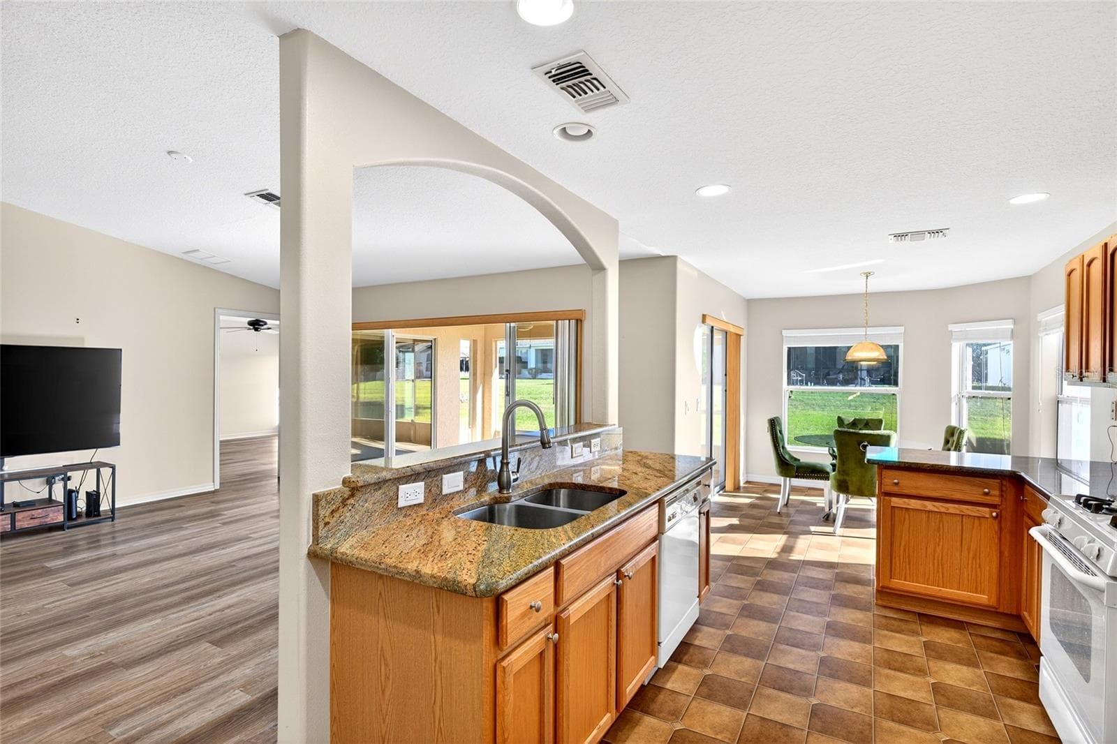 Single Family Residence at 1706 SW 156TH LN, OCALA, photo 9 of 44