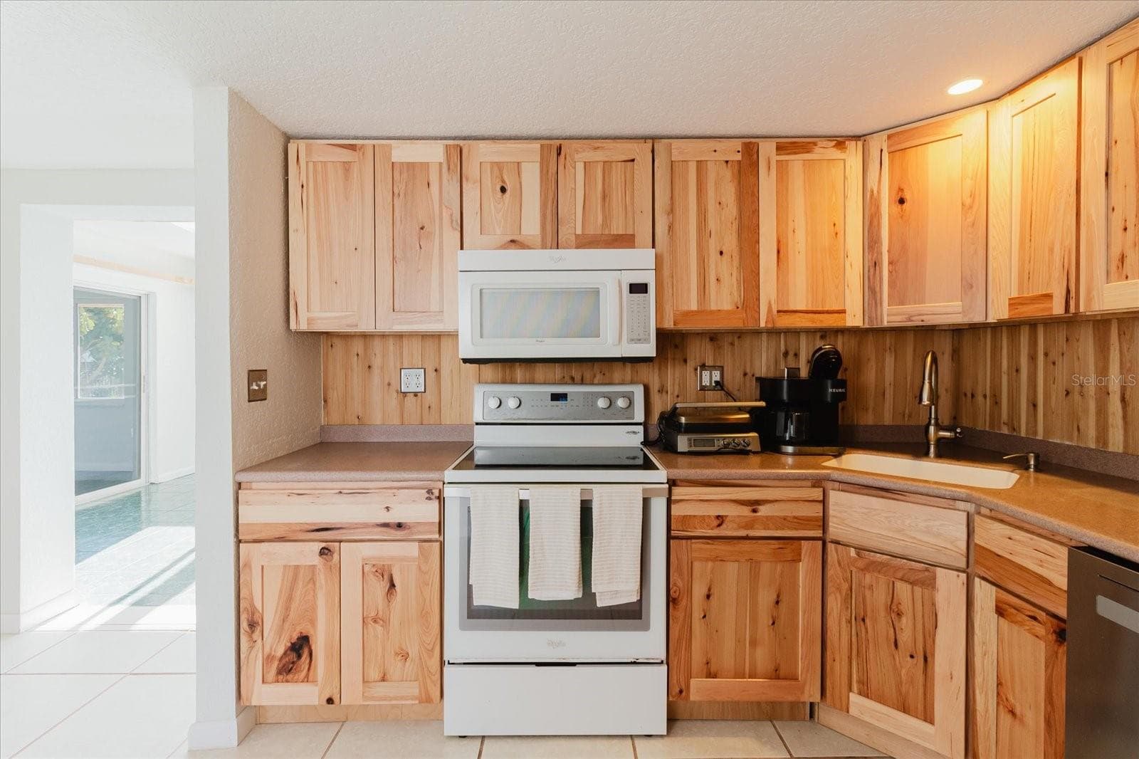 Single Family Residence at 12825 5TH ISLE, HUDSON, photo 7 of 22