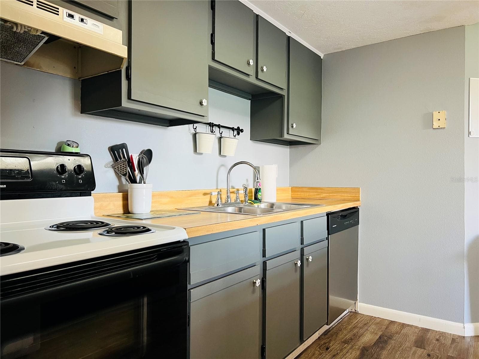 Condominium at 5026 WATER OAK DR #208, BRADENTON, photo 11 of 25