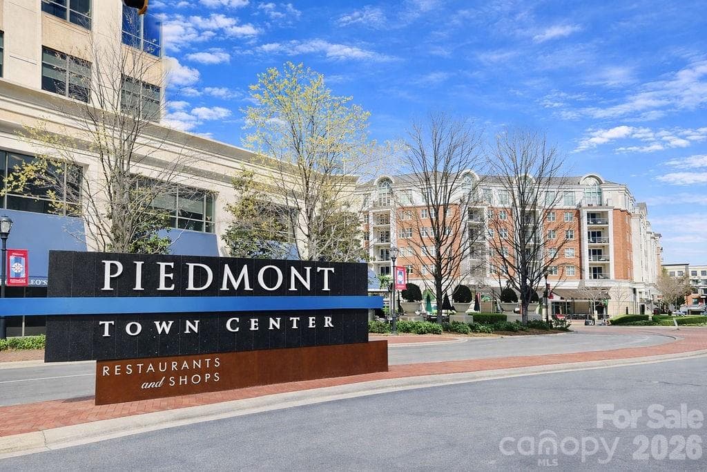 Condominium at Charlotte, photo 2 of 32
