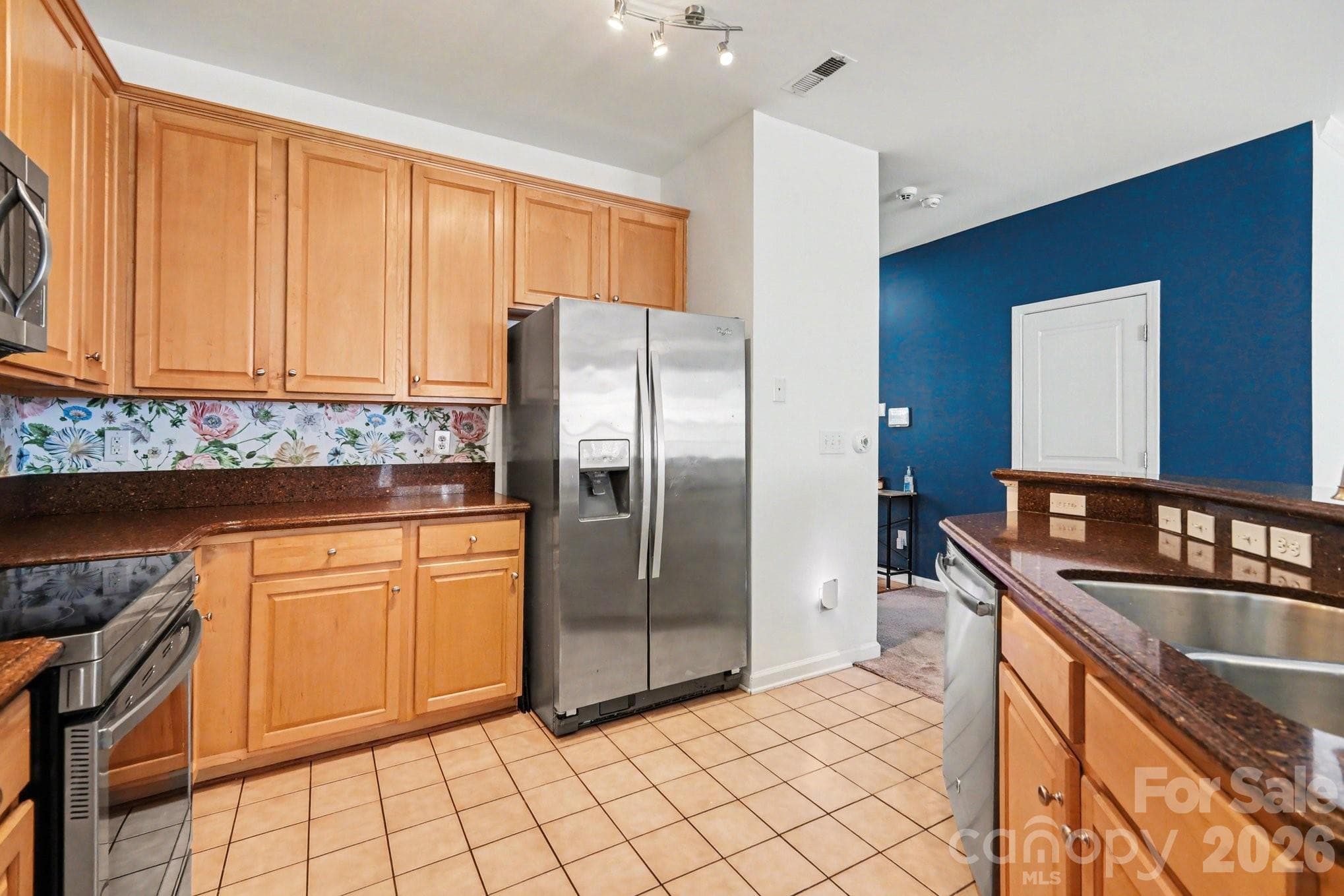 Spacious kitchen - 8411 Chaceview Court, Charlotte