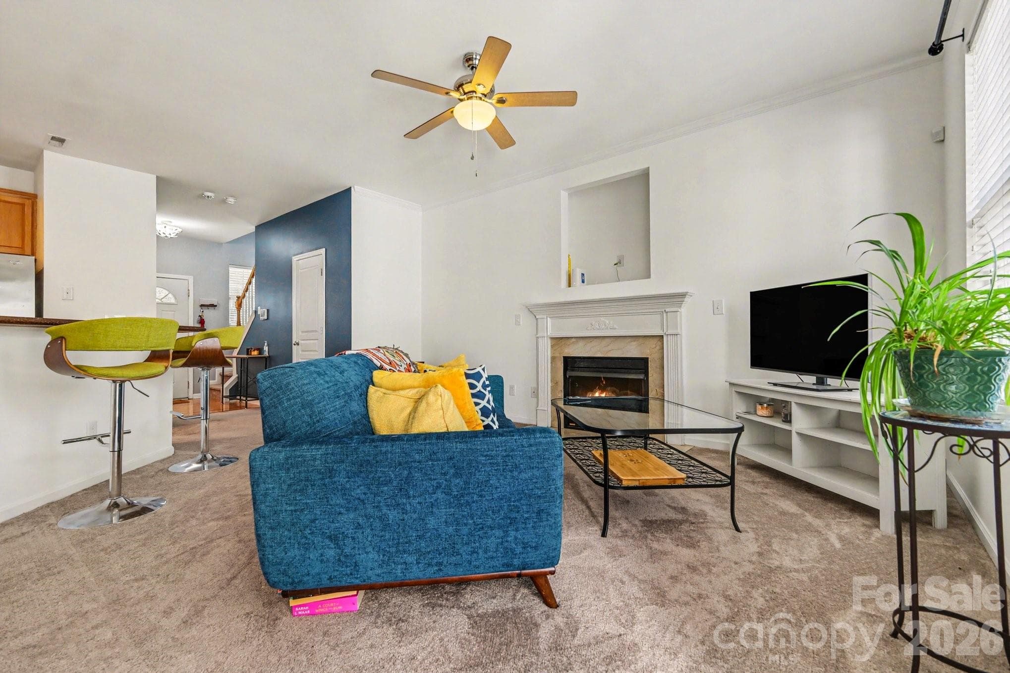 great living room or family room - 8411 Chaceview Court, Charlotte
