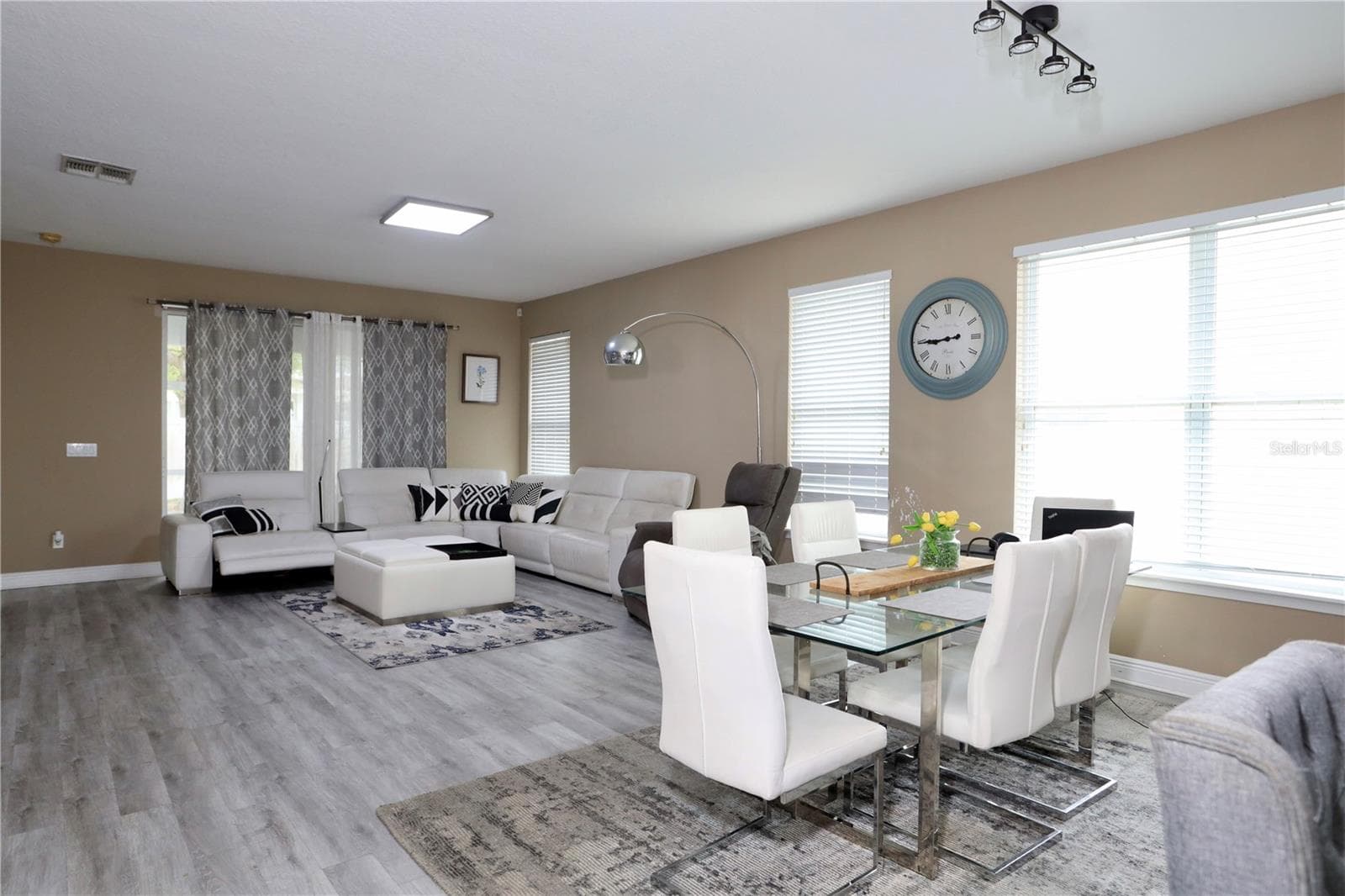 living room / dining room - 13622 DARCHANCE RD, WINDERMERE