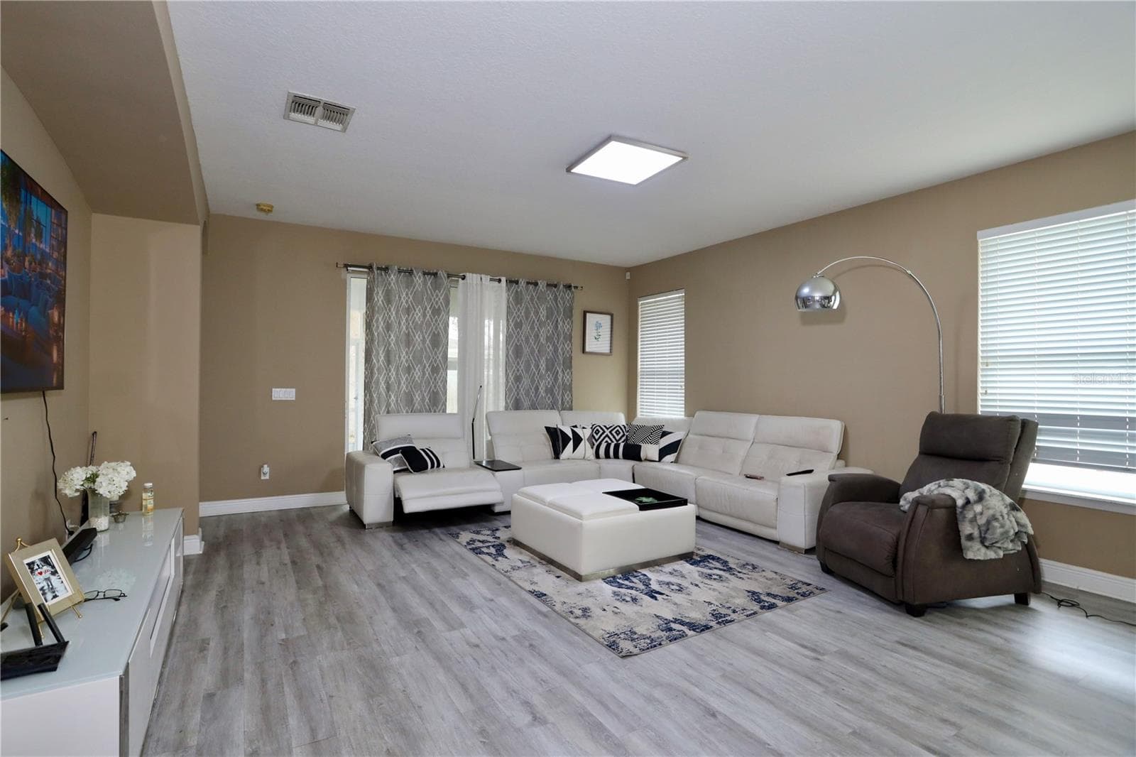 living room - 13622 DARCHANCE RD, WINDERMERE