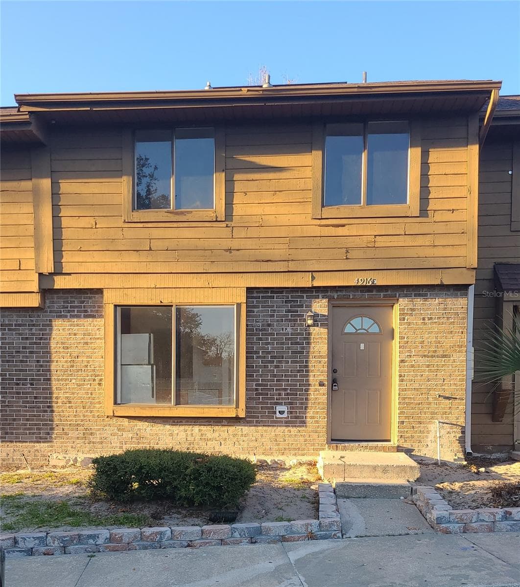 4916 SILVER OAKS VLG #E